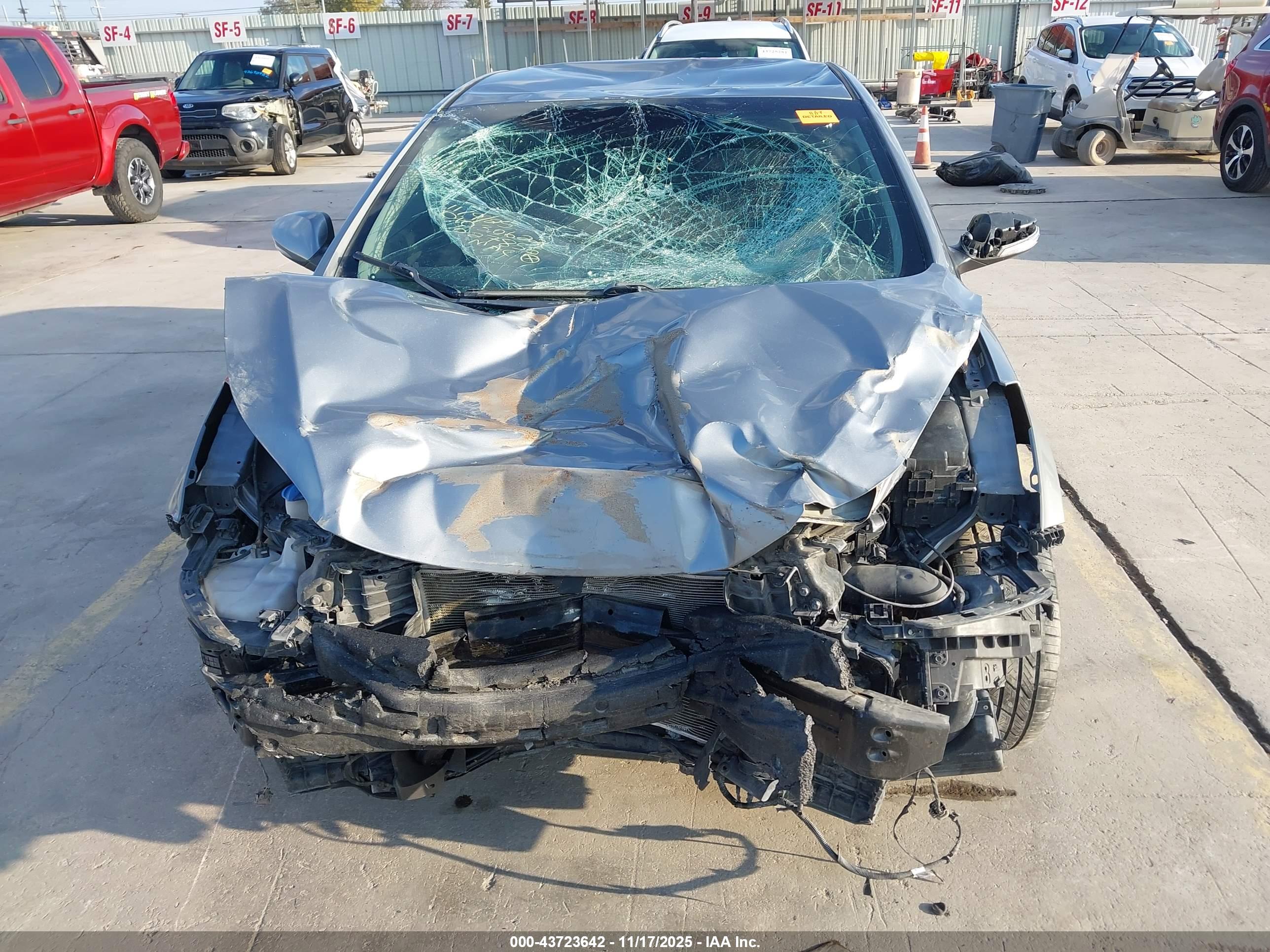 HYUNDAI ELANTRA image 6
