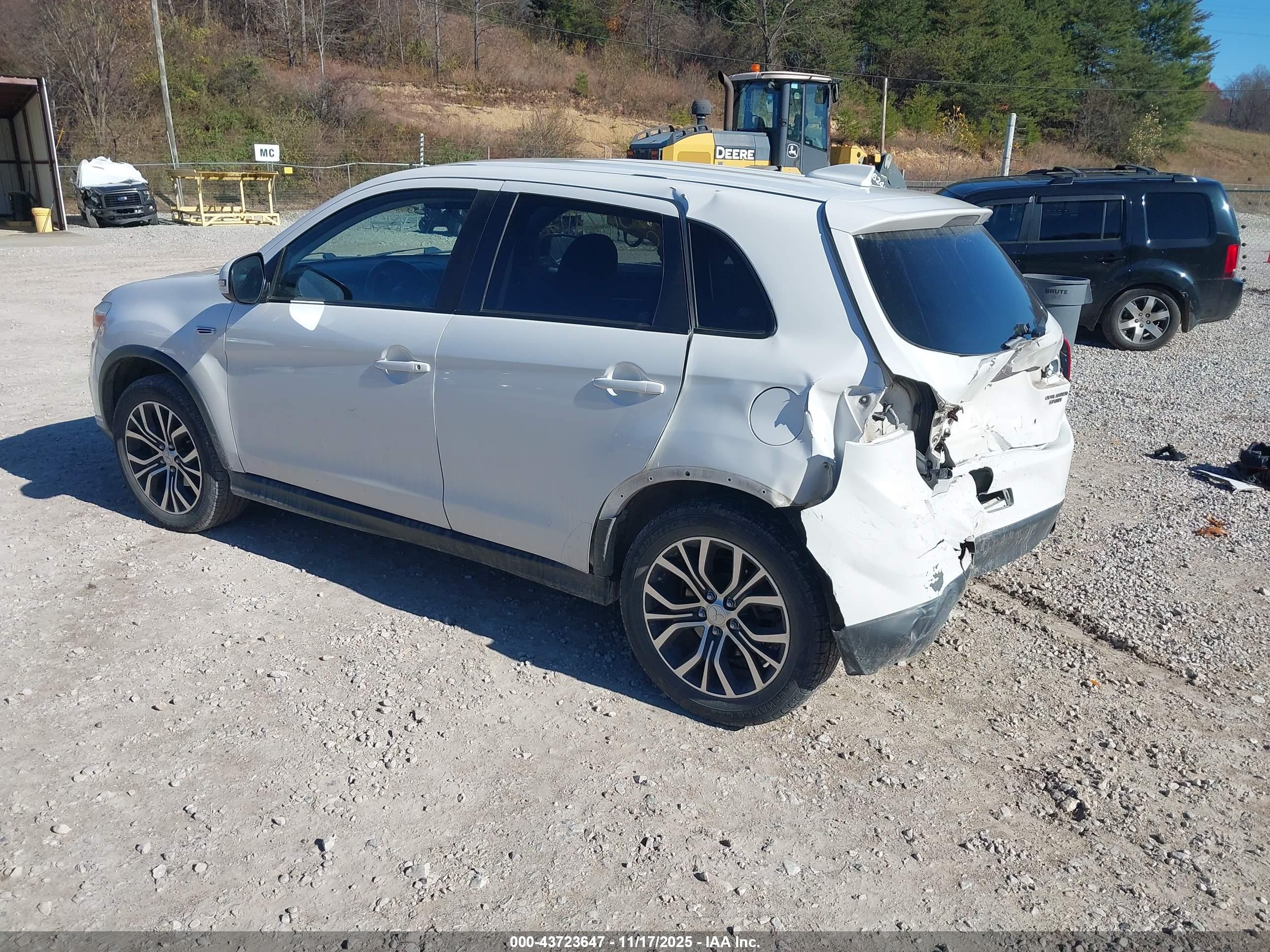 MITSUBISHI OUTLANDER image 3