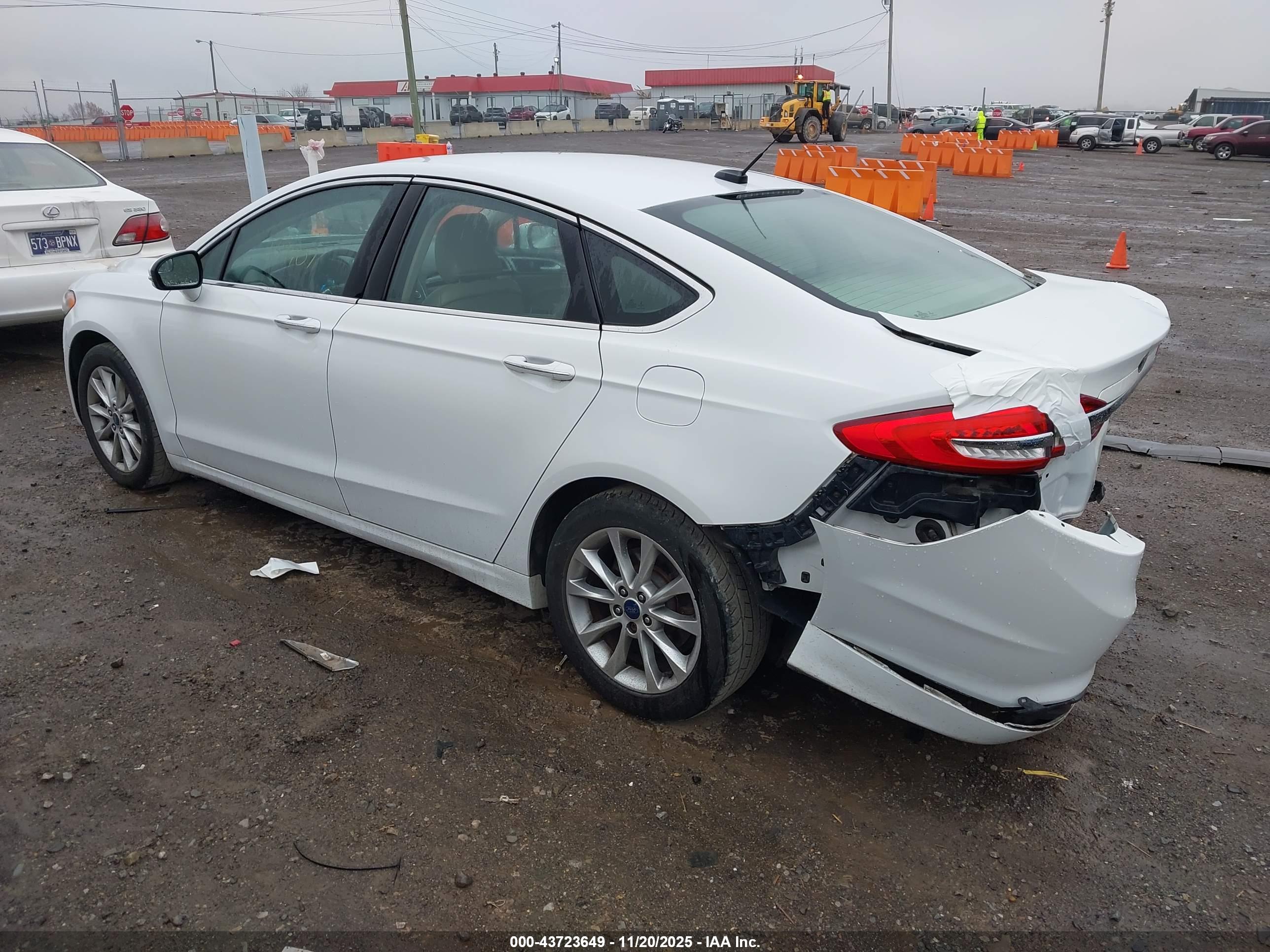 FORD FUSION image 3