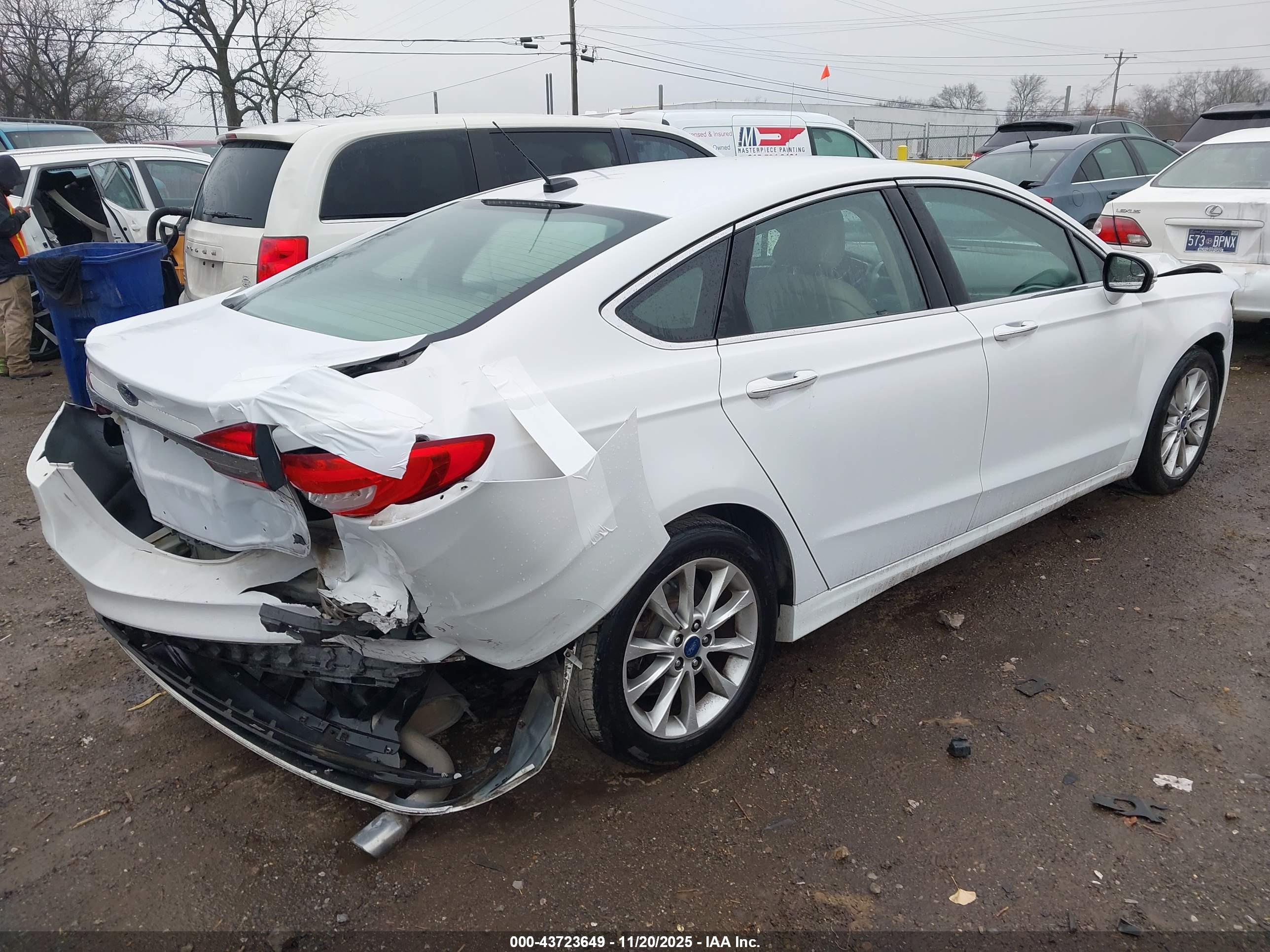 FORD FUSION image 4