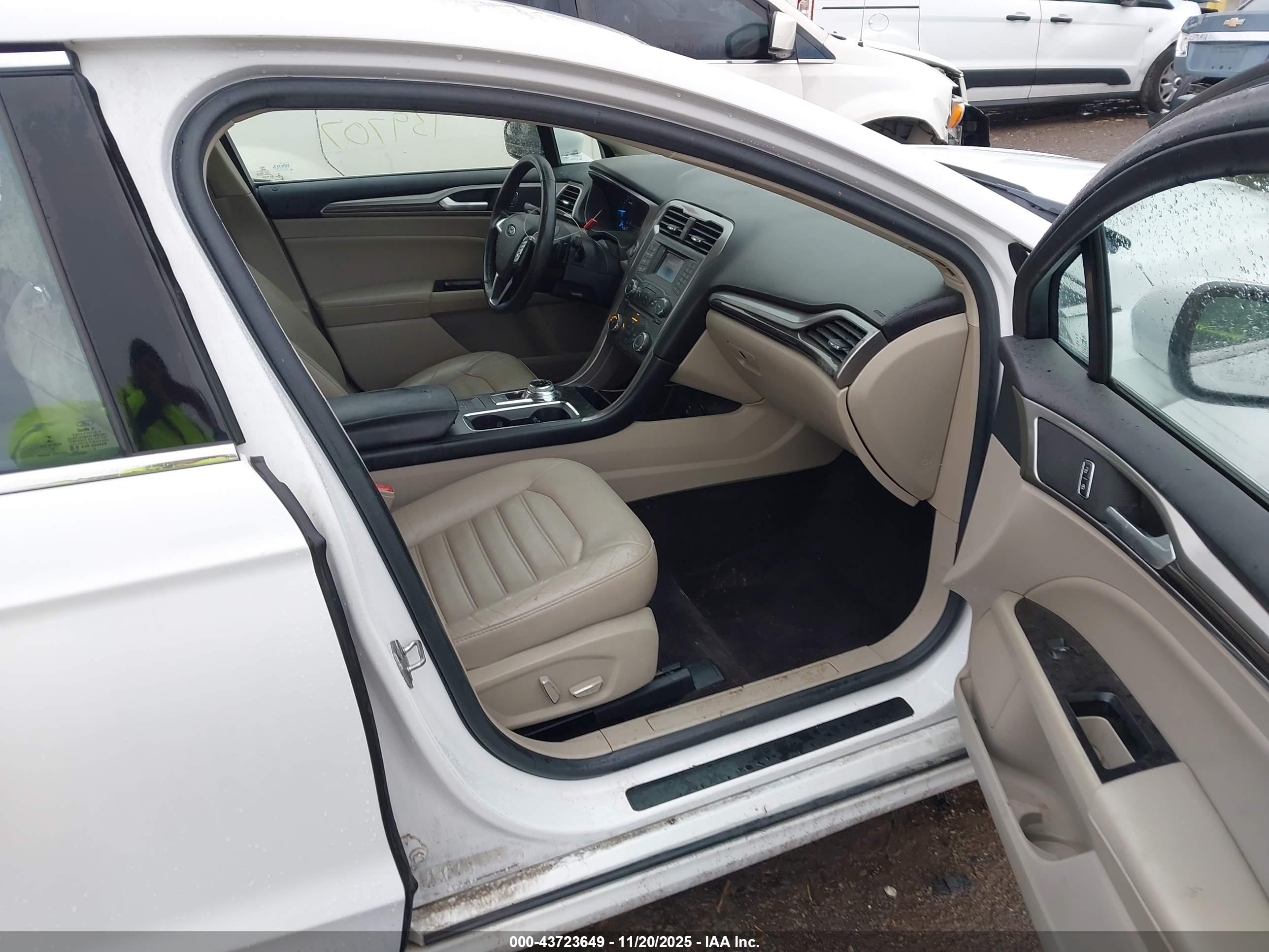 FORD FUSION image 5