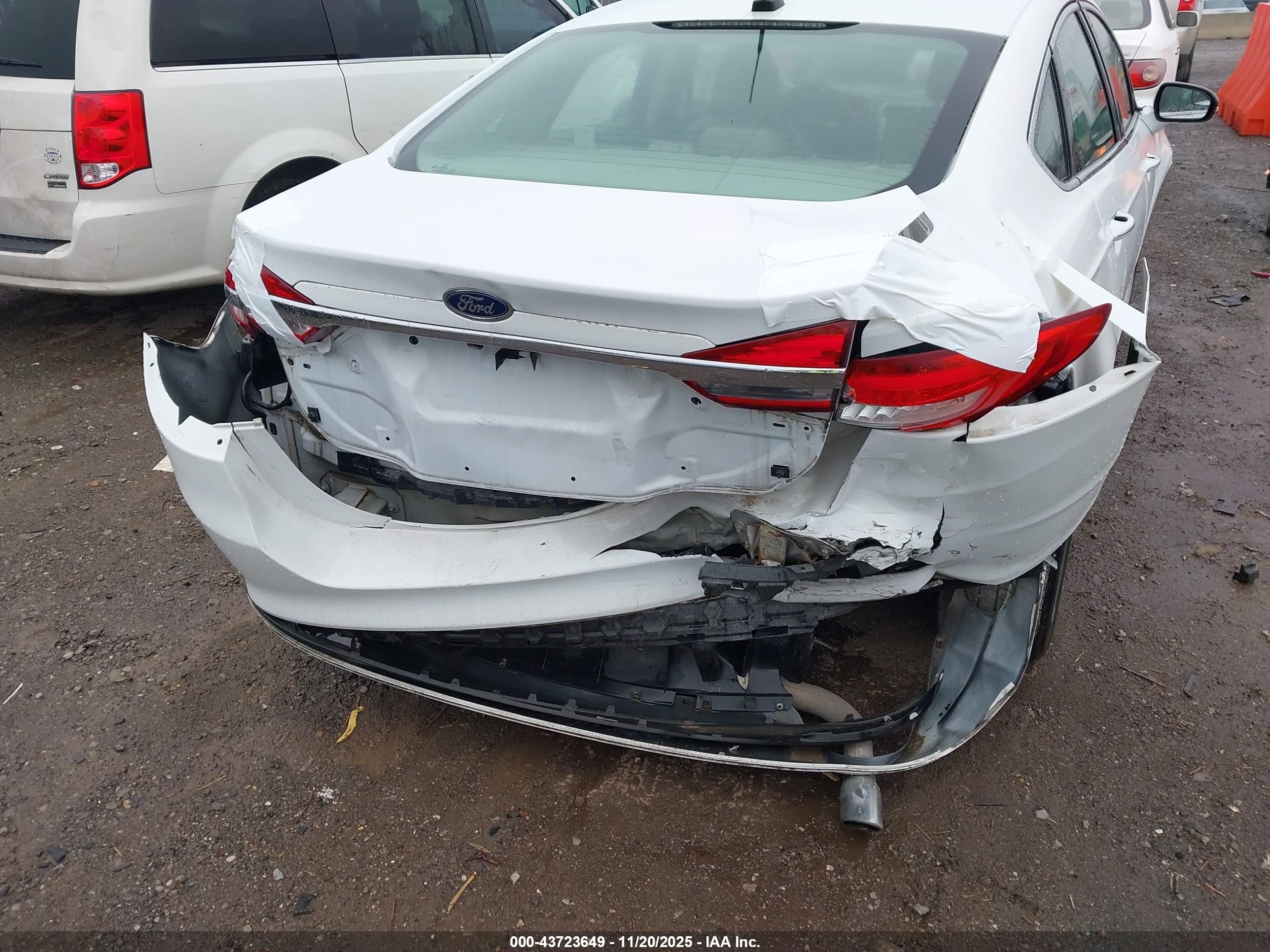 FORD FUSION image 6