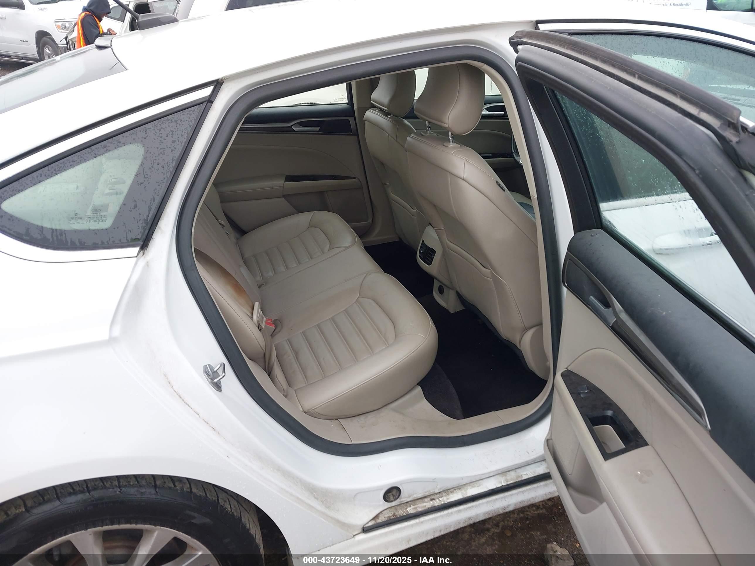 FORD FUSION image 8