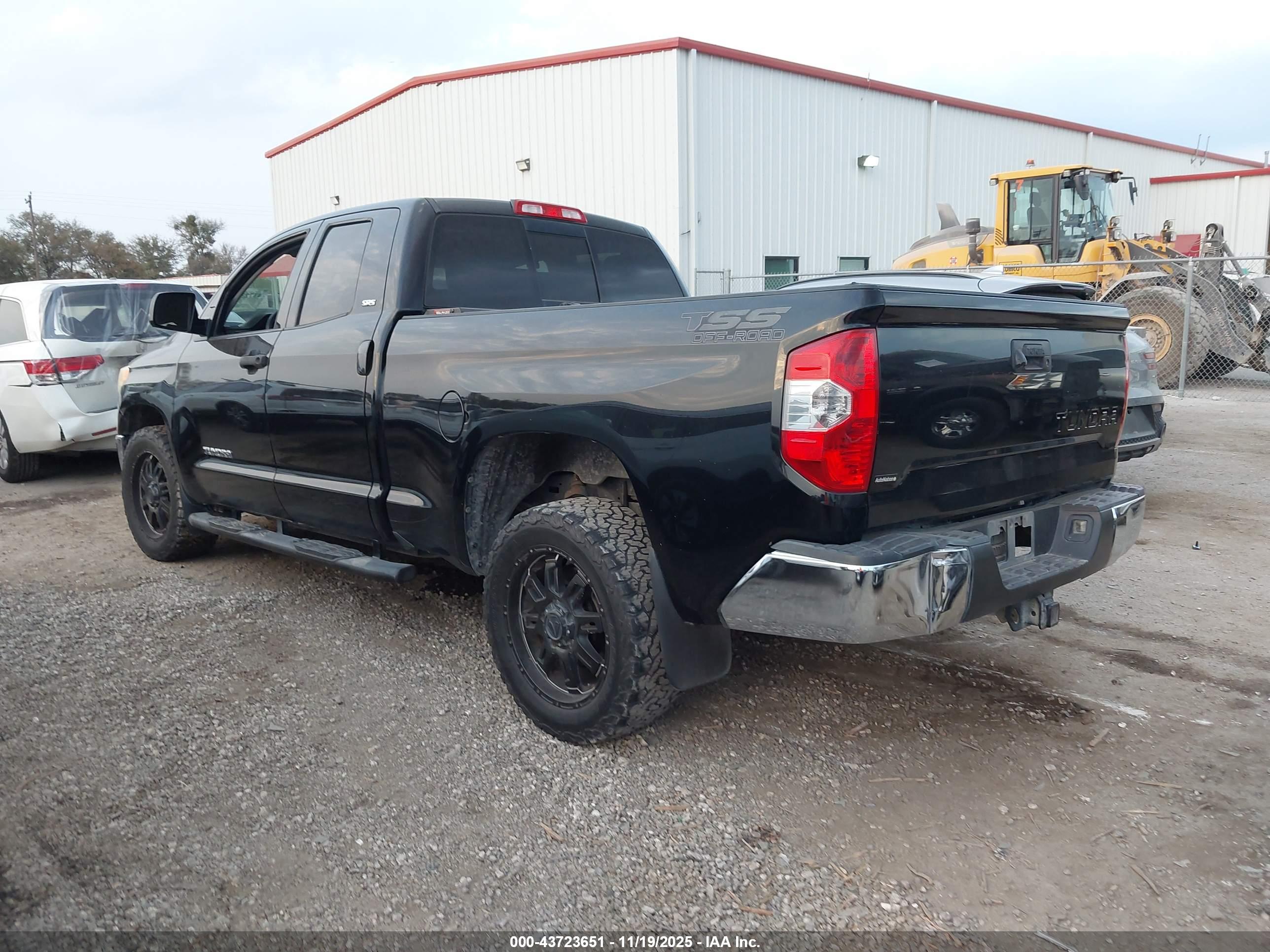 TOYOTA TUNDRA image 3