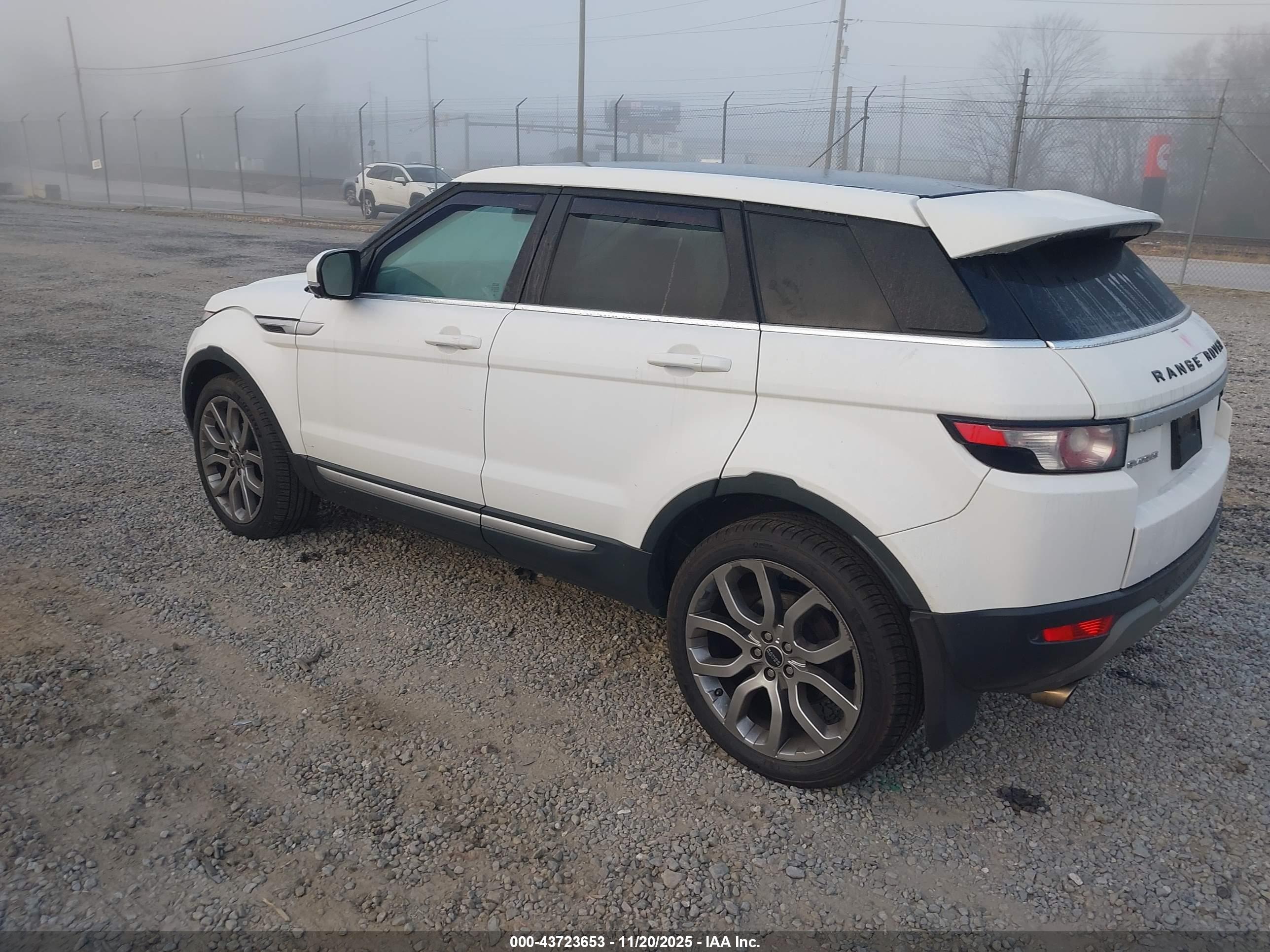LAND ROVER image 3