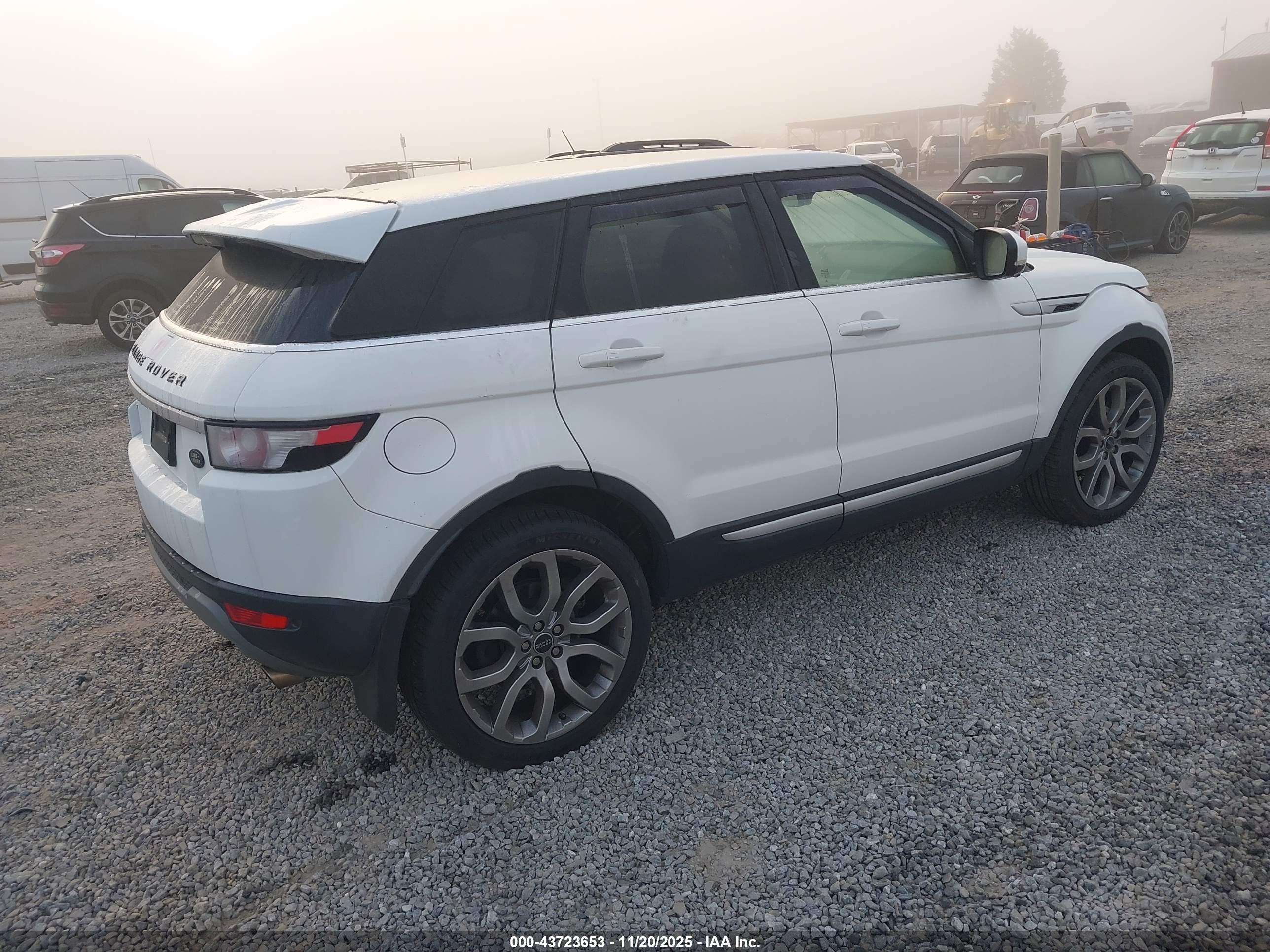 LAND ROVER image 4