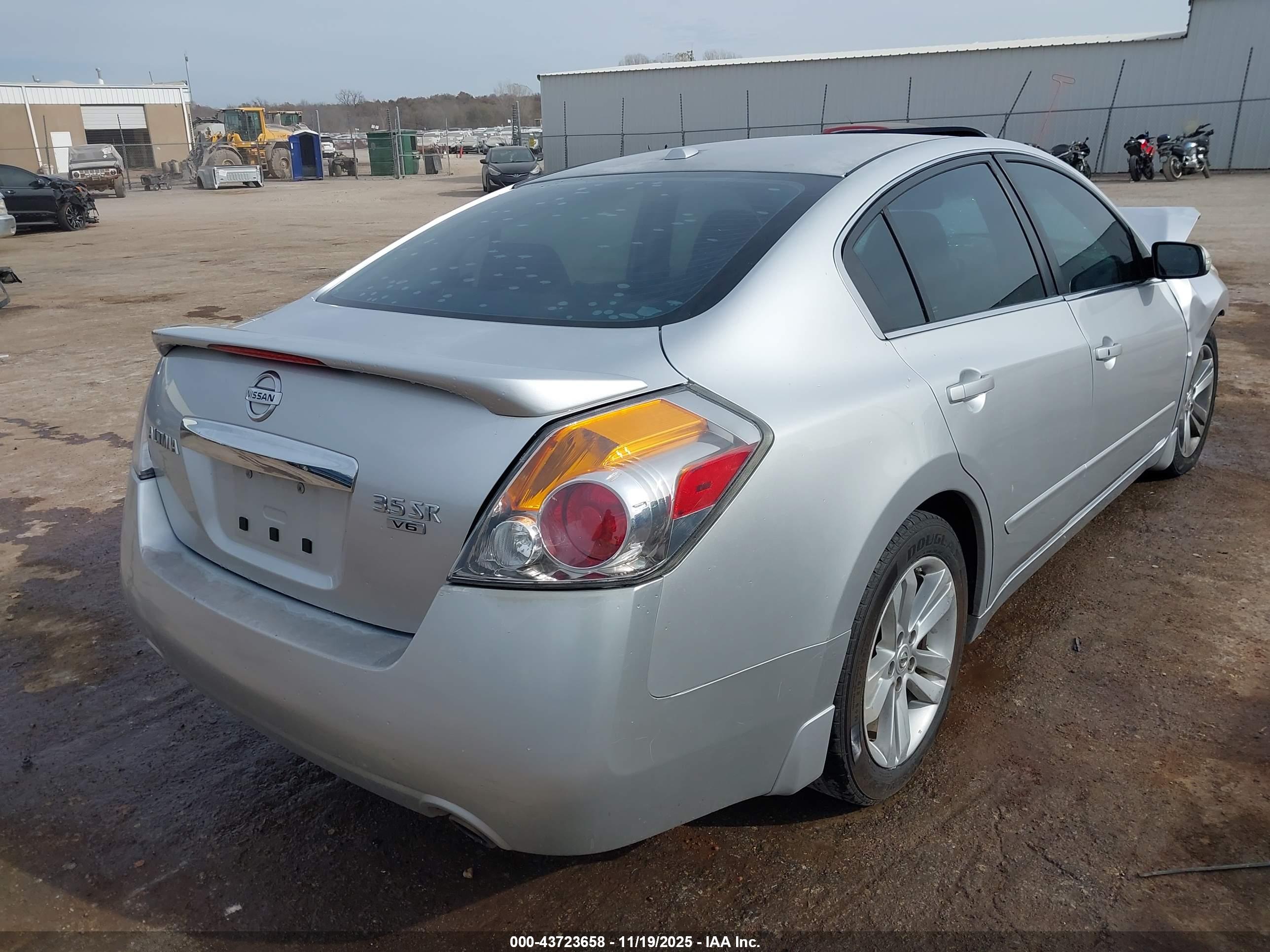 NISSAN ALTIMA image 4