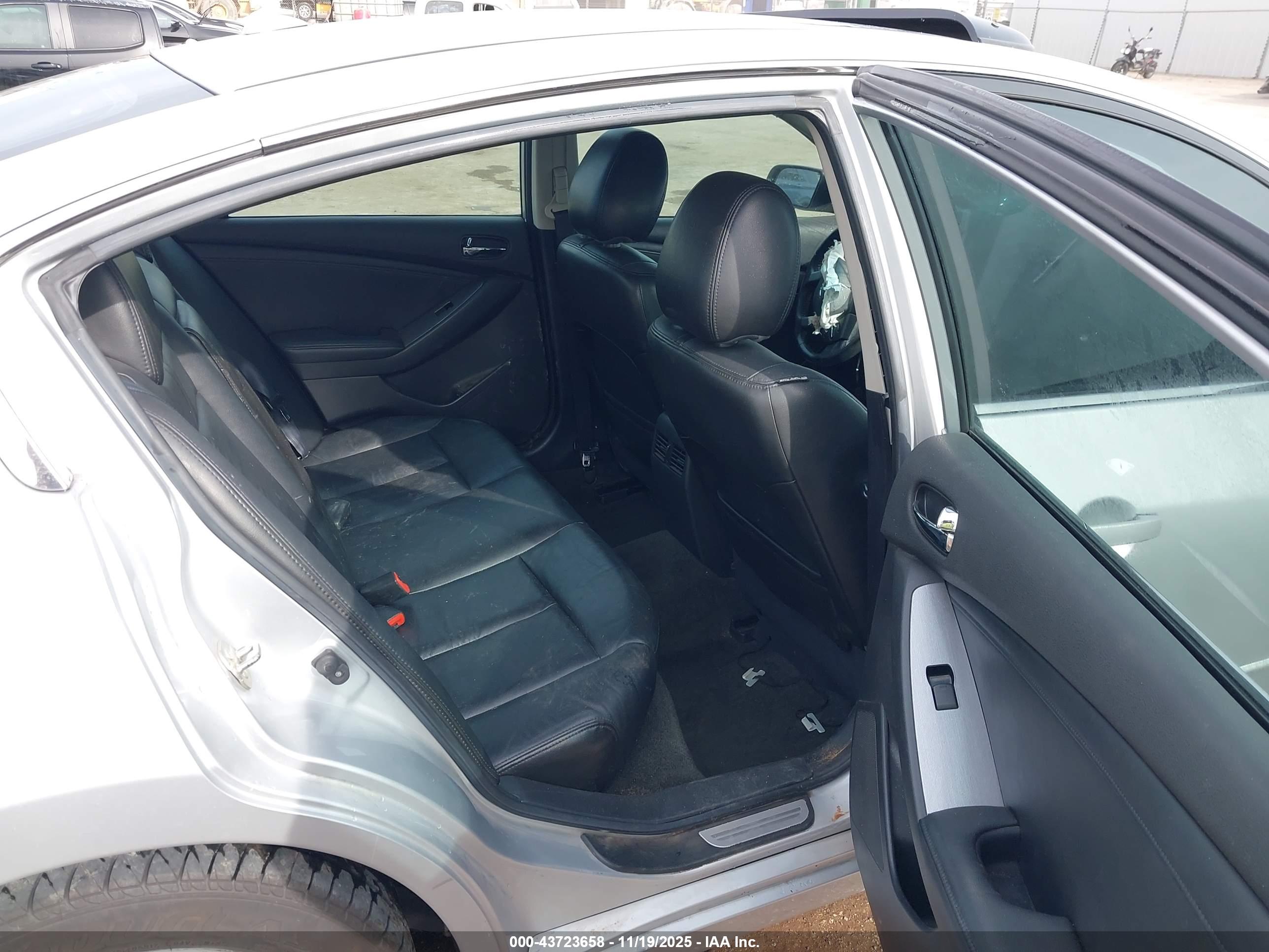NISSAN ALTIMA image 8