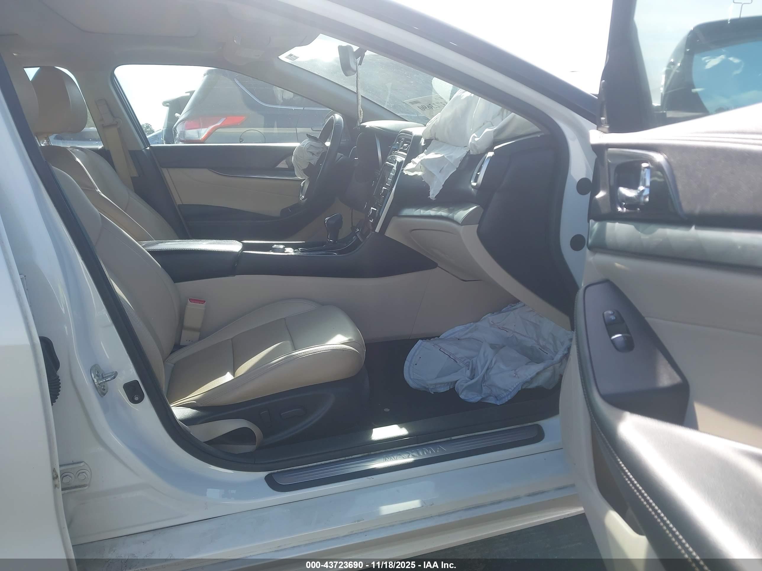 NISSAN MAXIMA image 5
