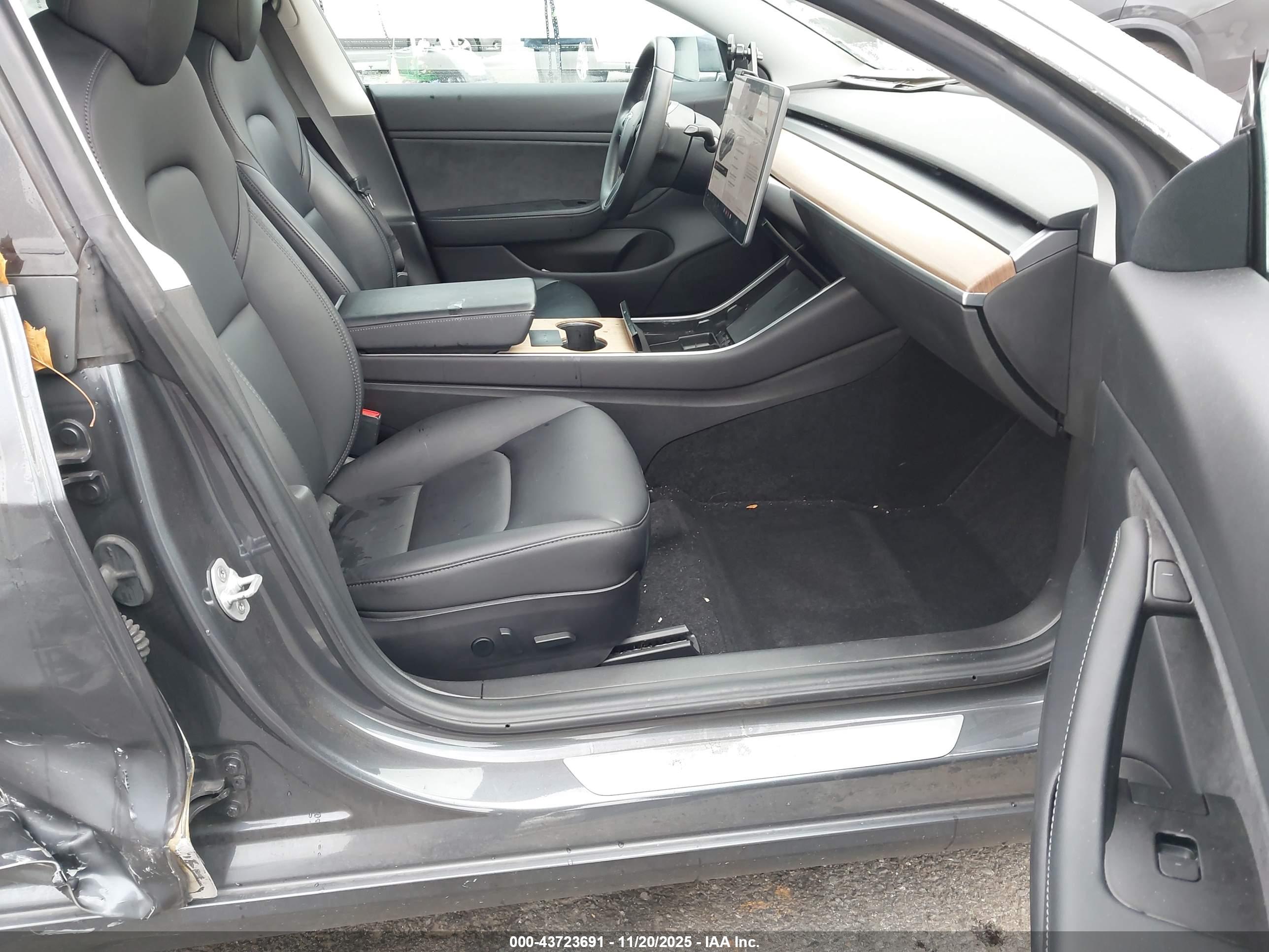 TESLA MODEL image 5