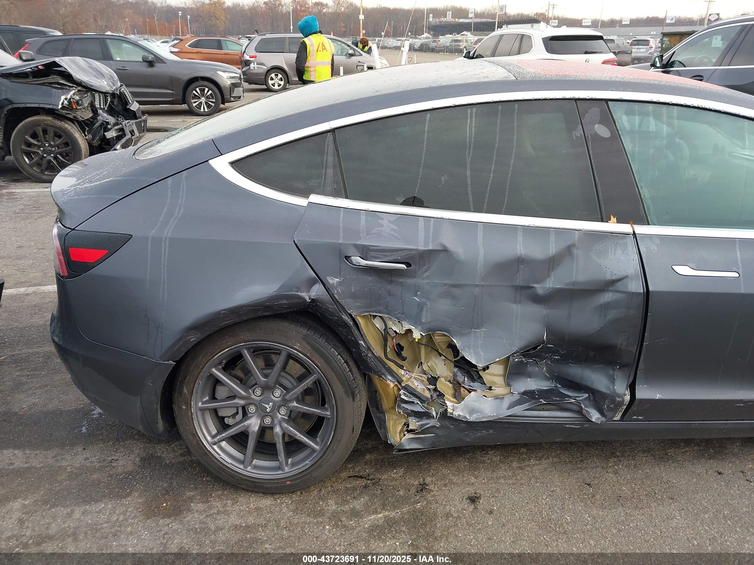 TESLA MODEL image 6