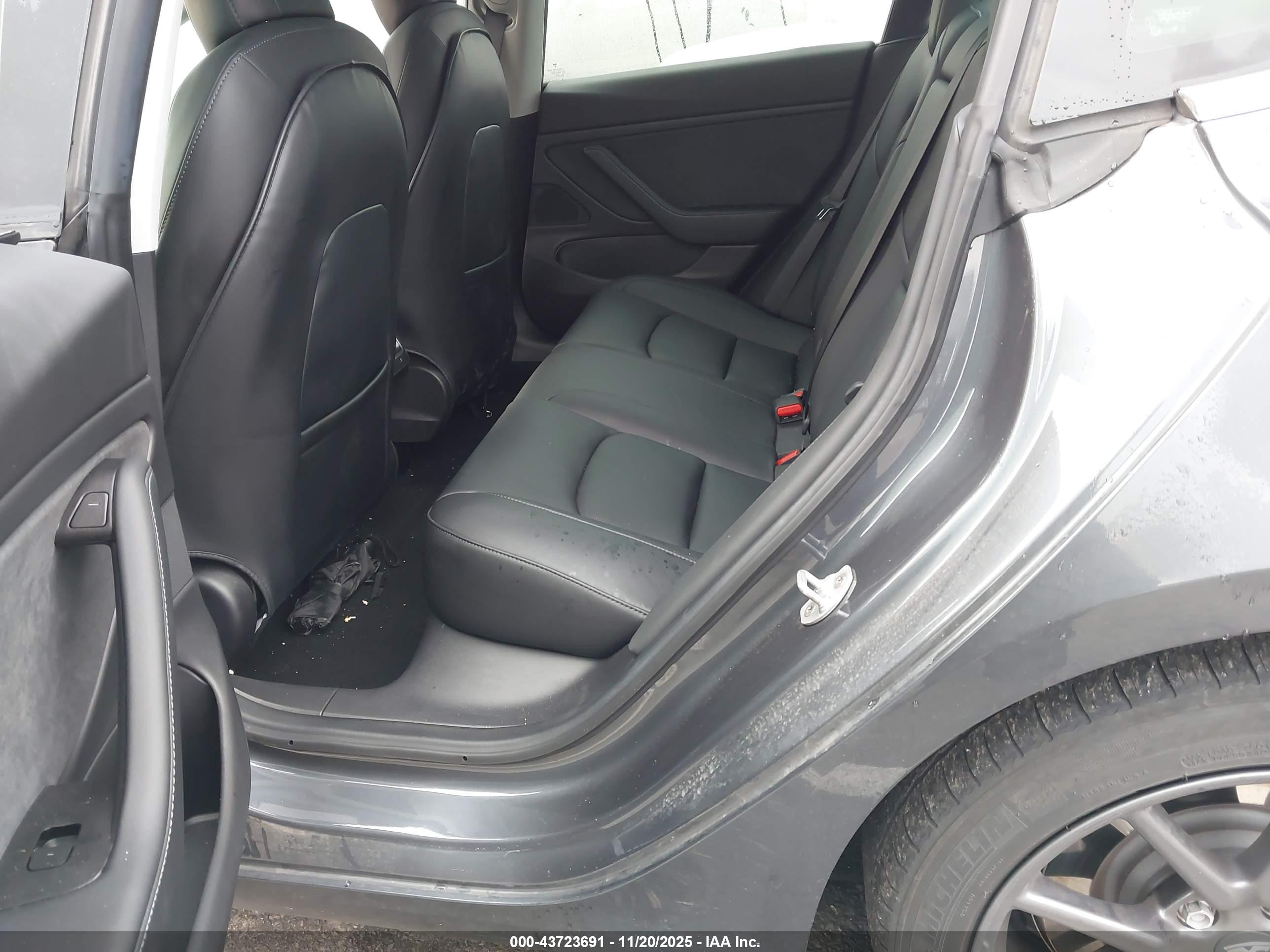 TESLA MODEL image 8