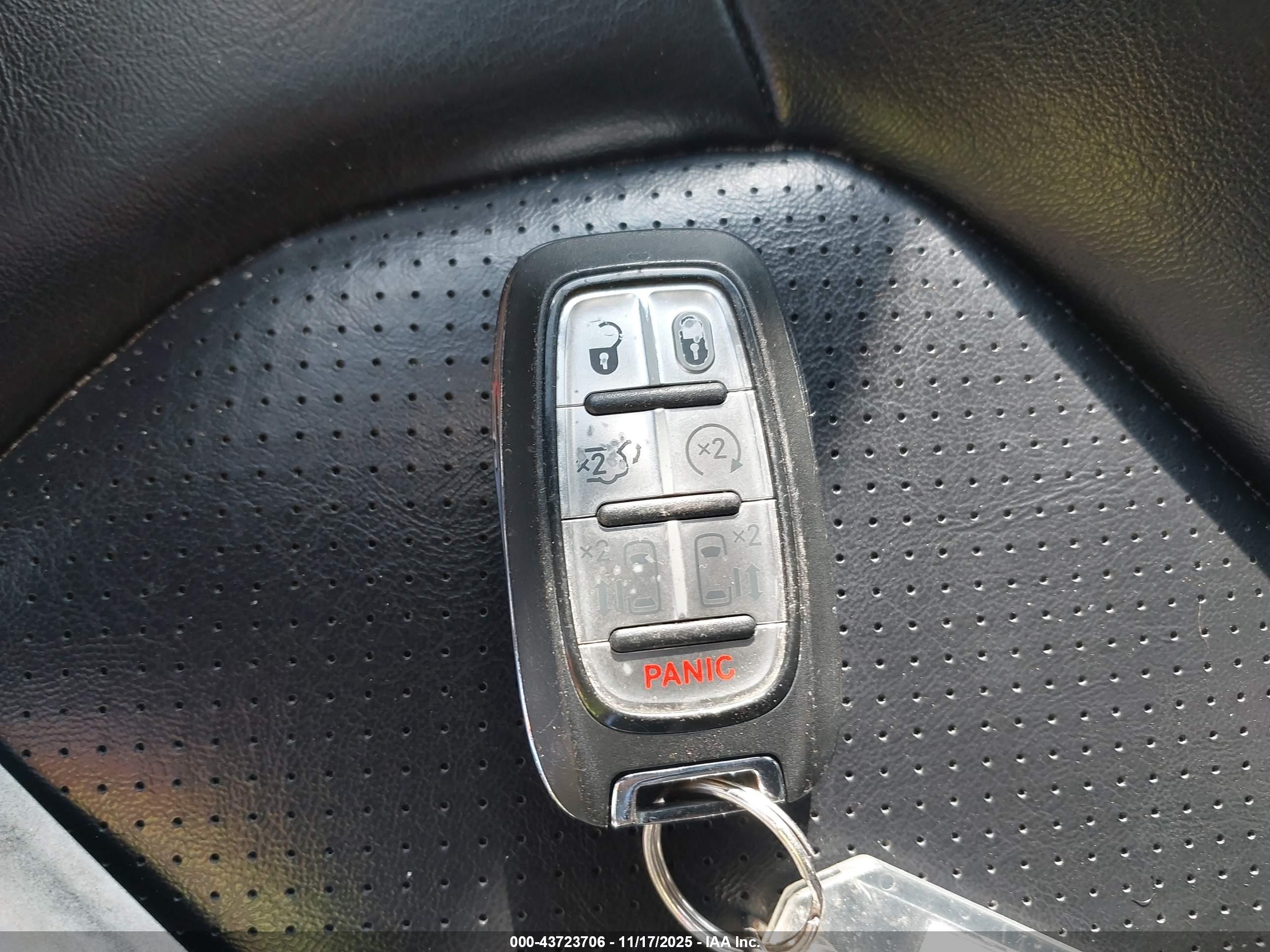 CHRYSLER VOYAGER image 11
