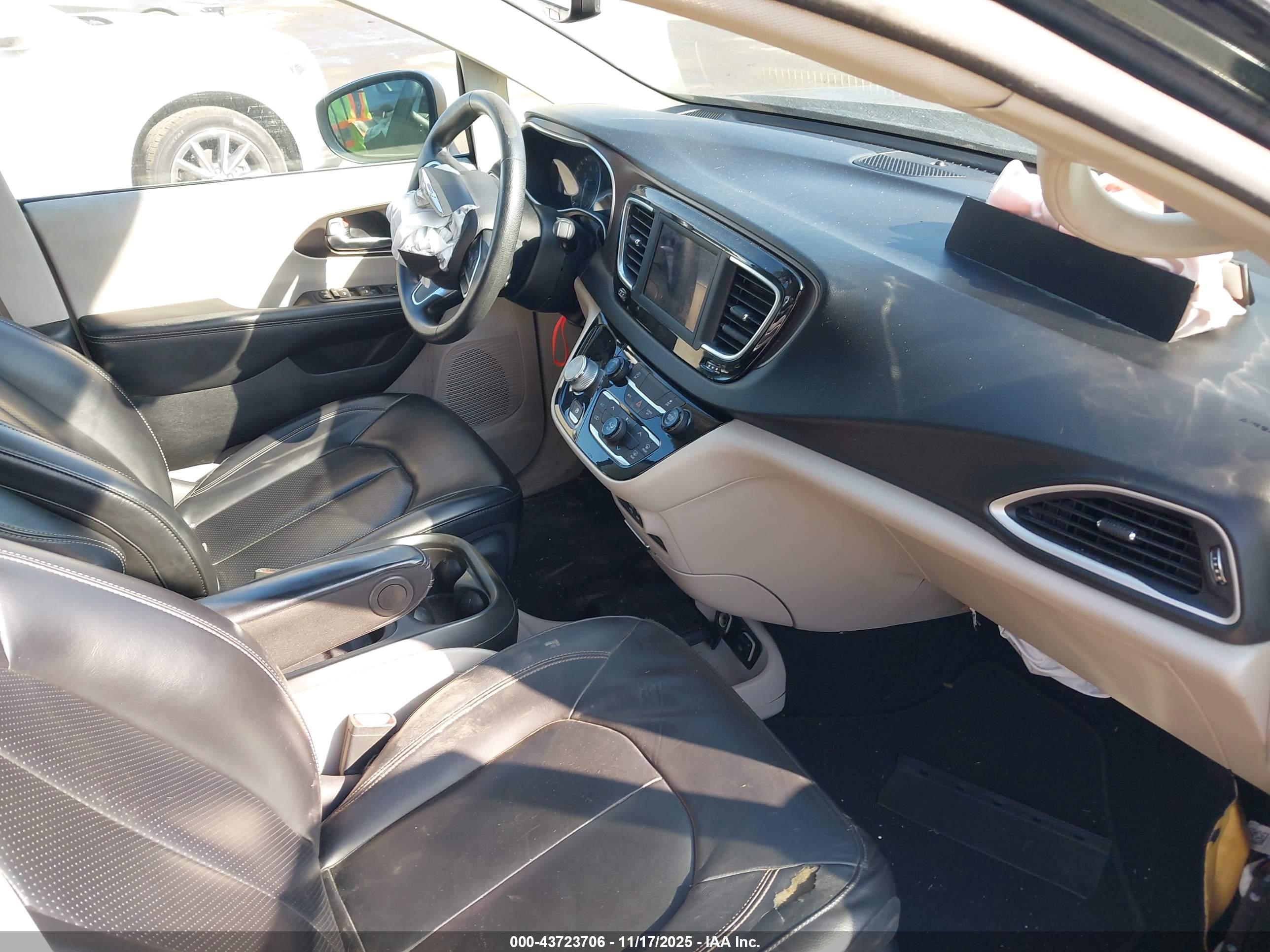 CHRYSLER VOYAGER image 5