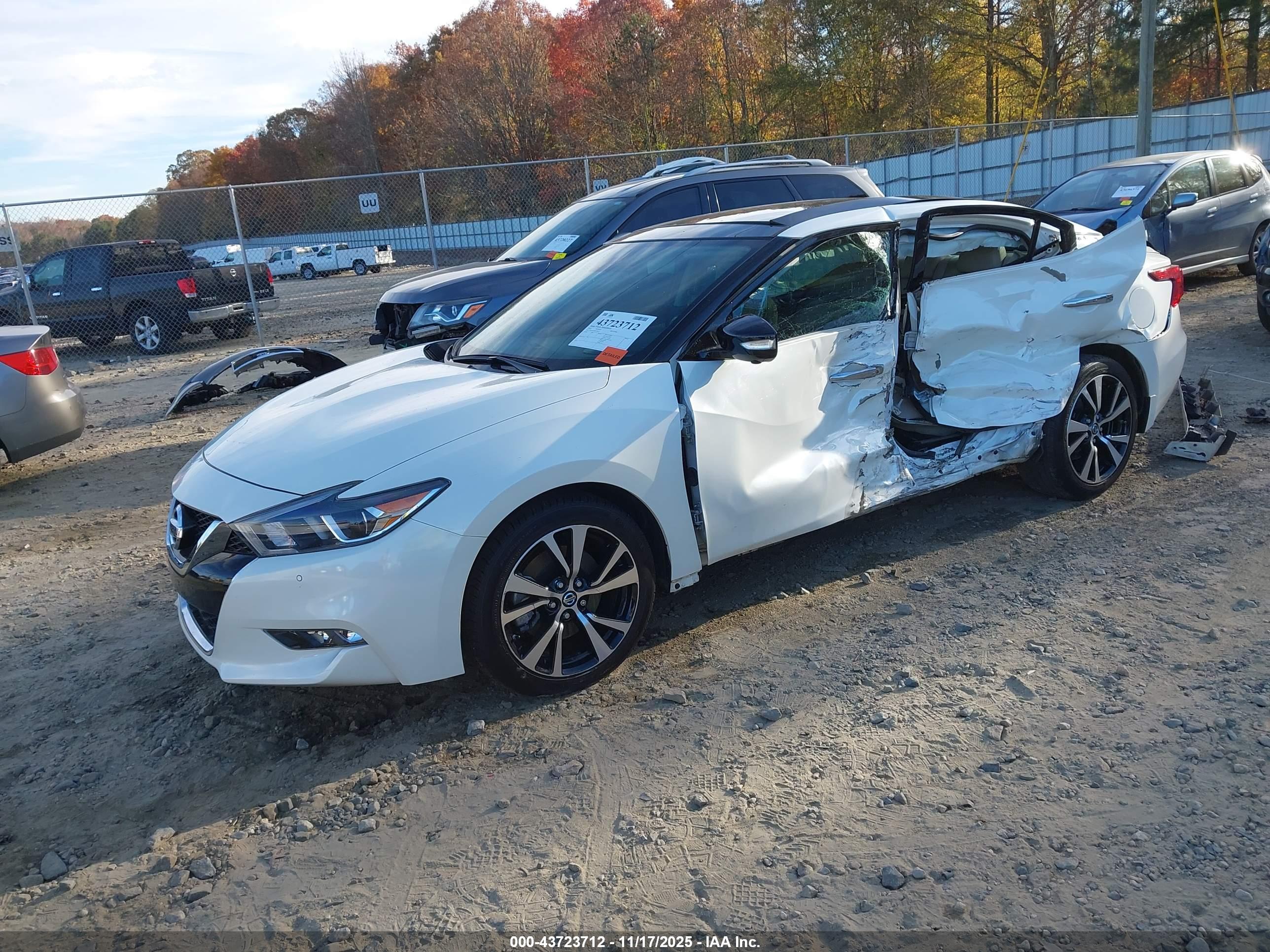 NISSAN MAXIMA image 2