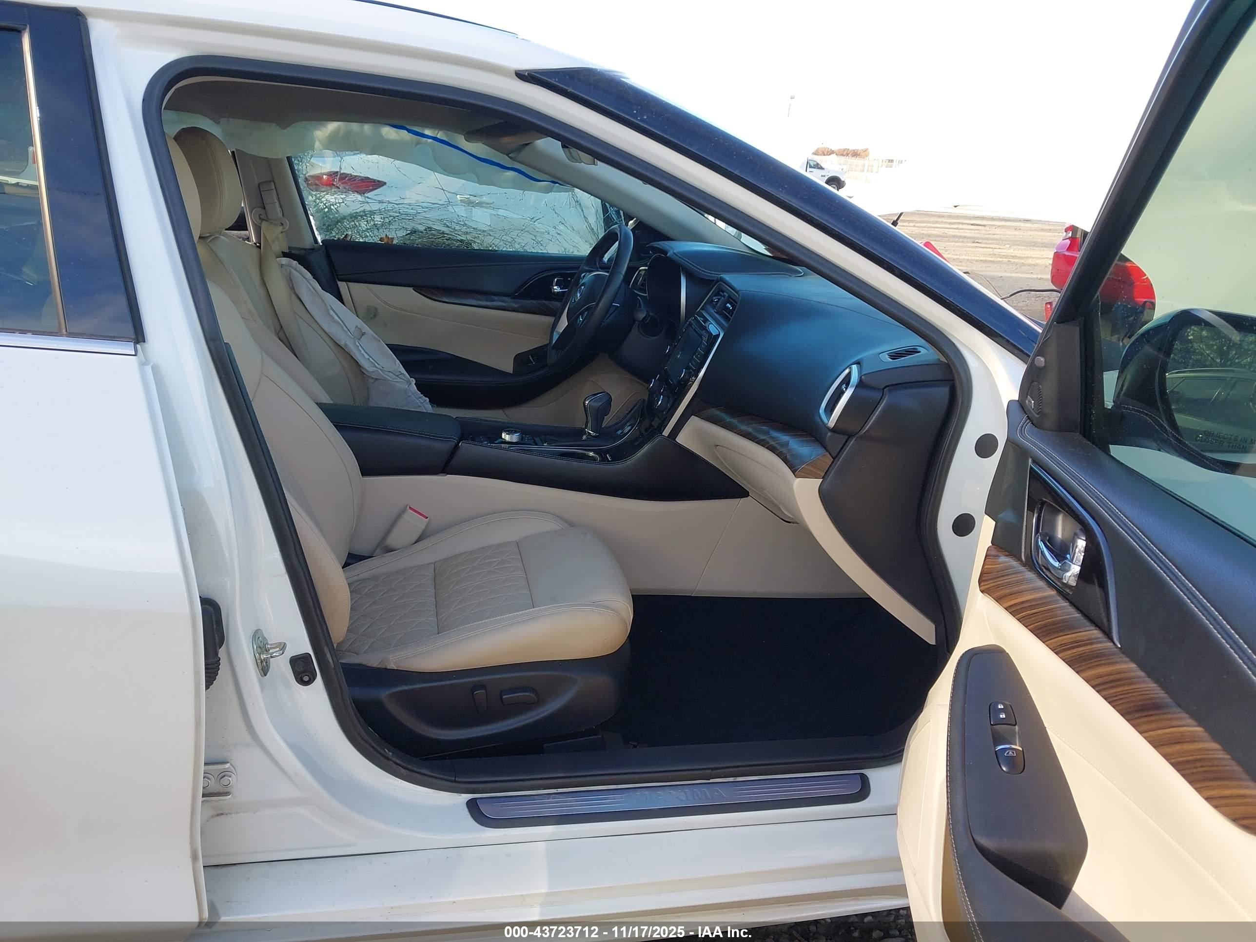 NISSAN MAXIMA image 5