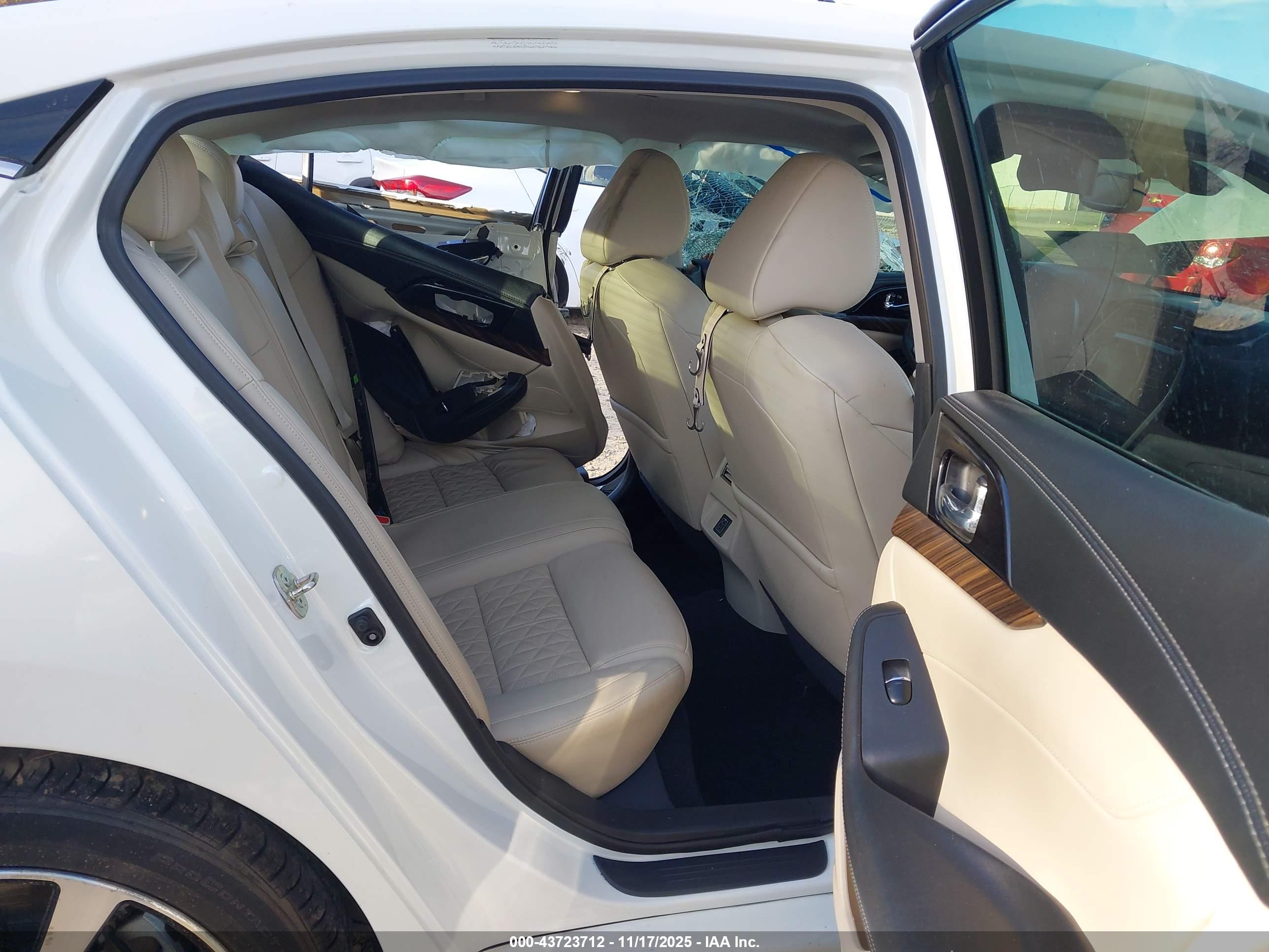 NISSAN MAXIMA image 8