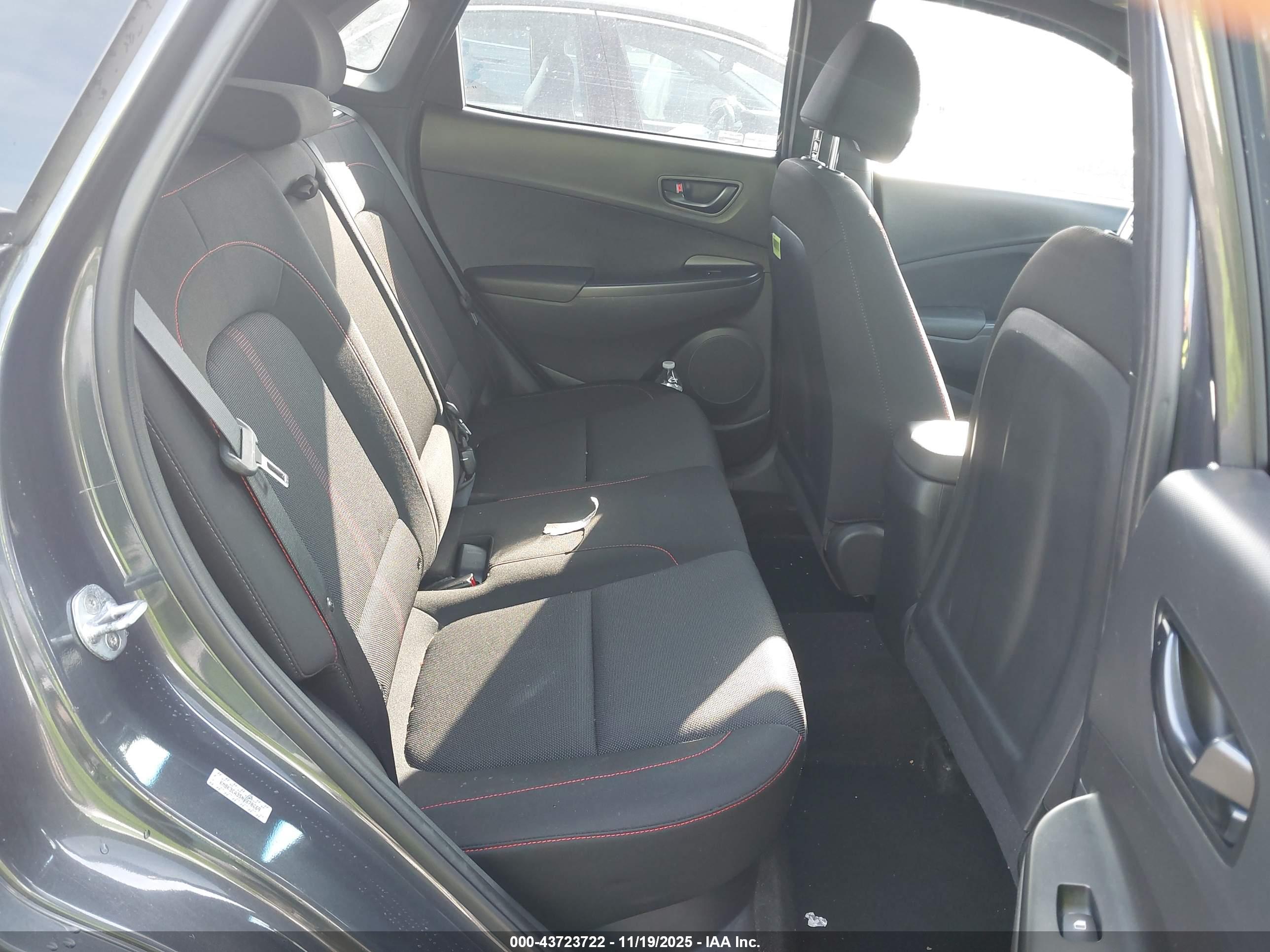 HYUNDAI KONA image 8