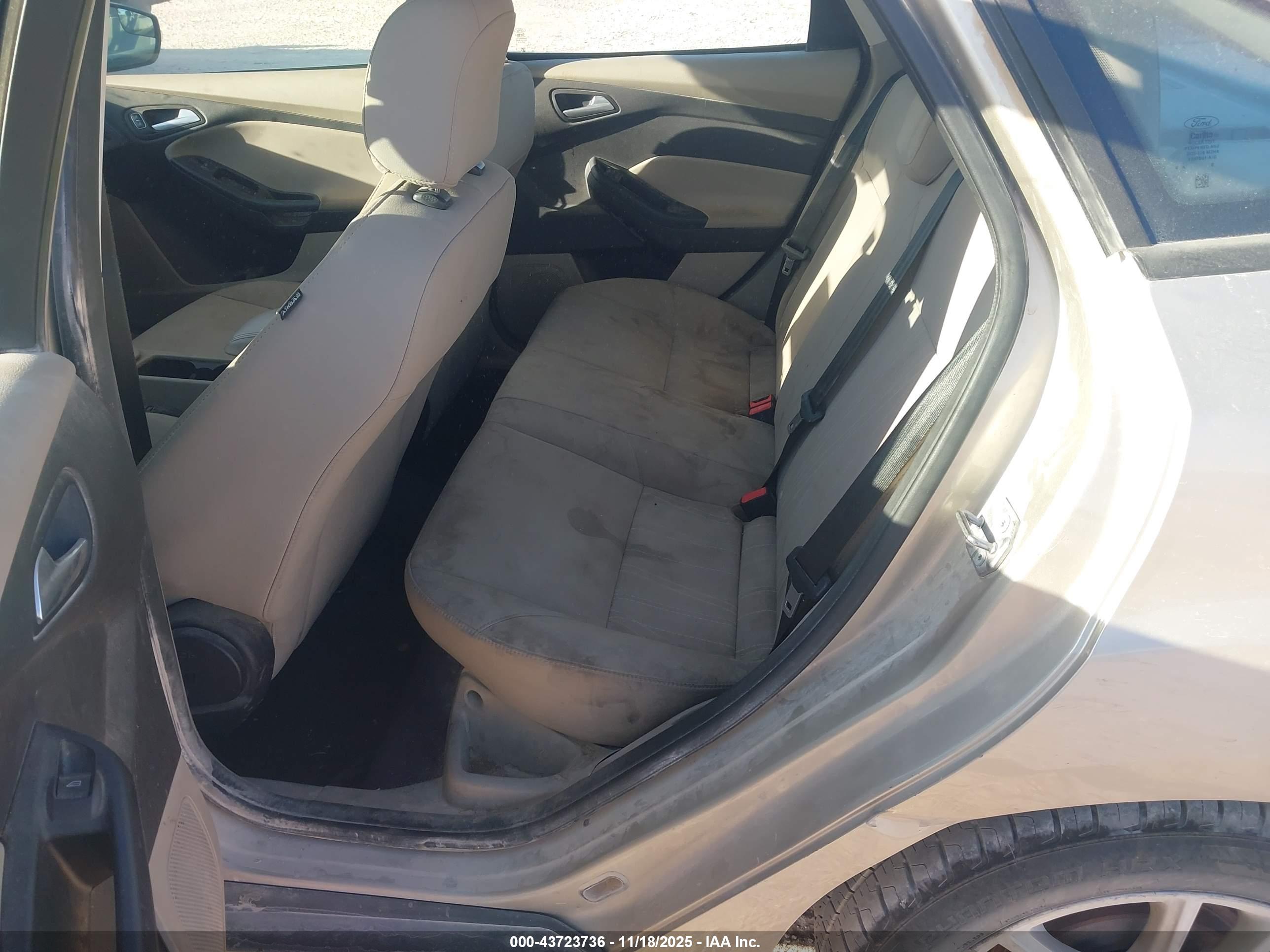 FORD FOCUS image 8