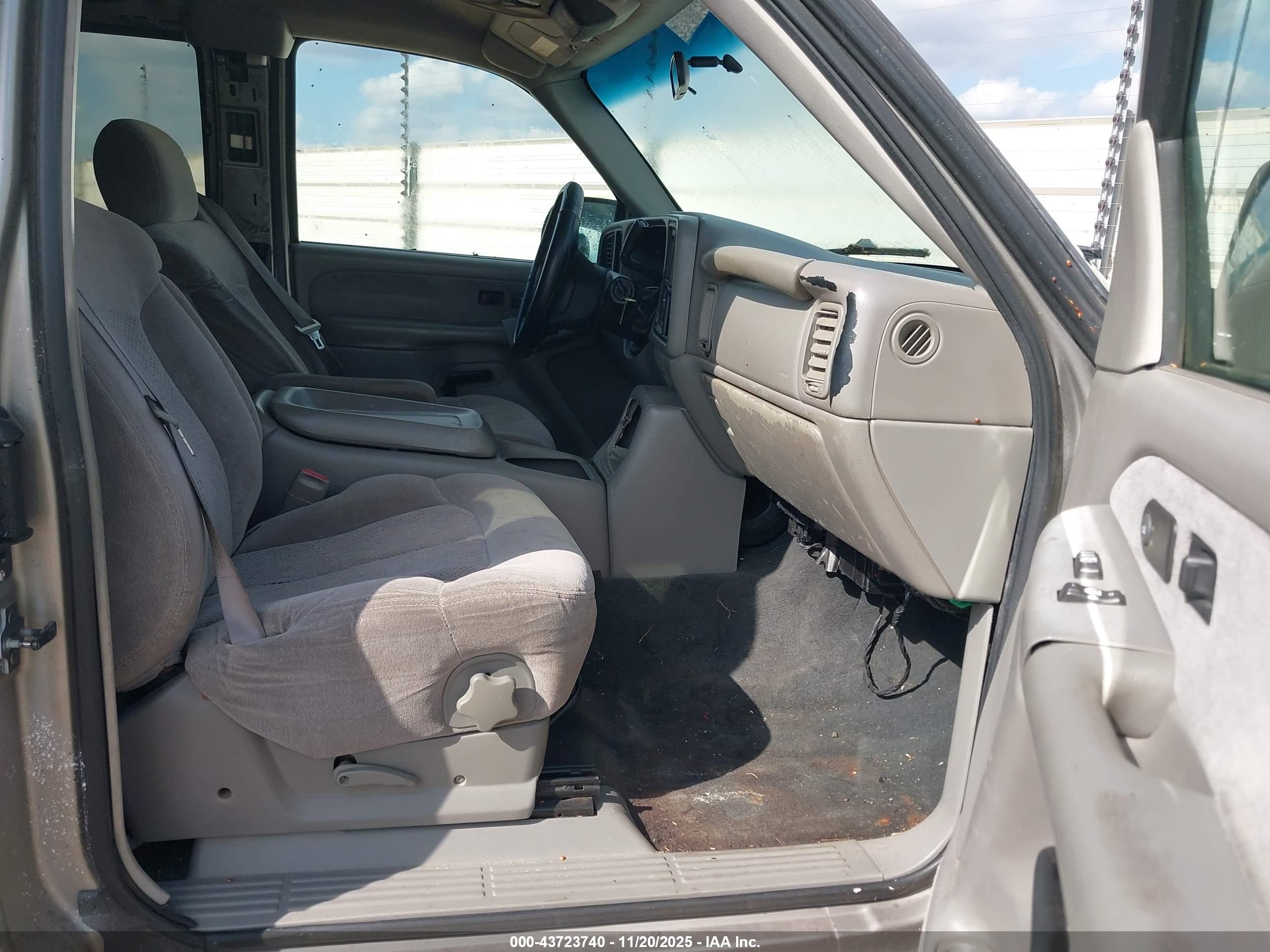 CHEVROLET SILVERADO image 5