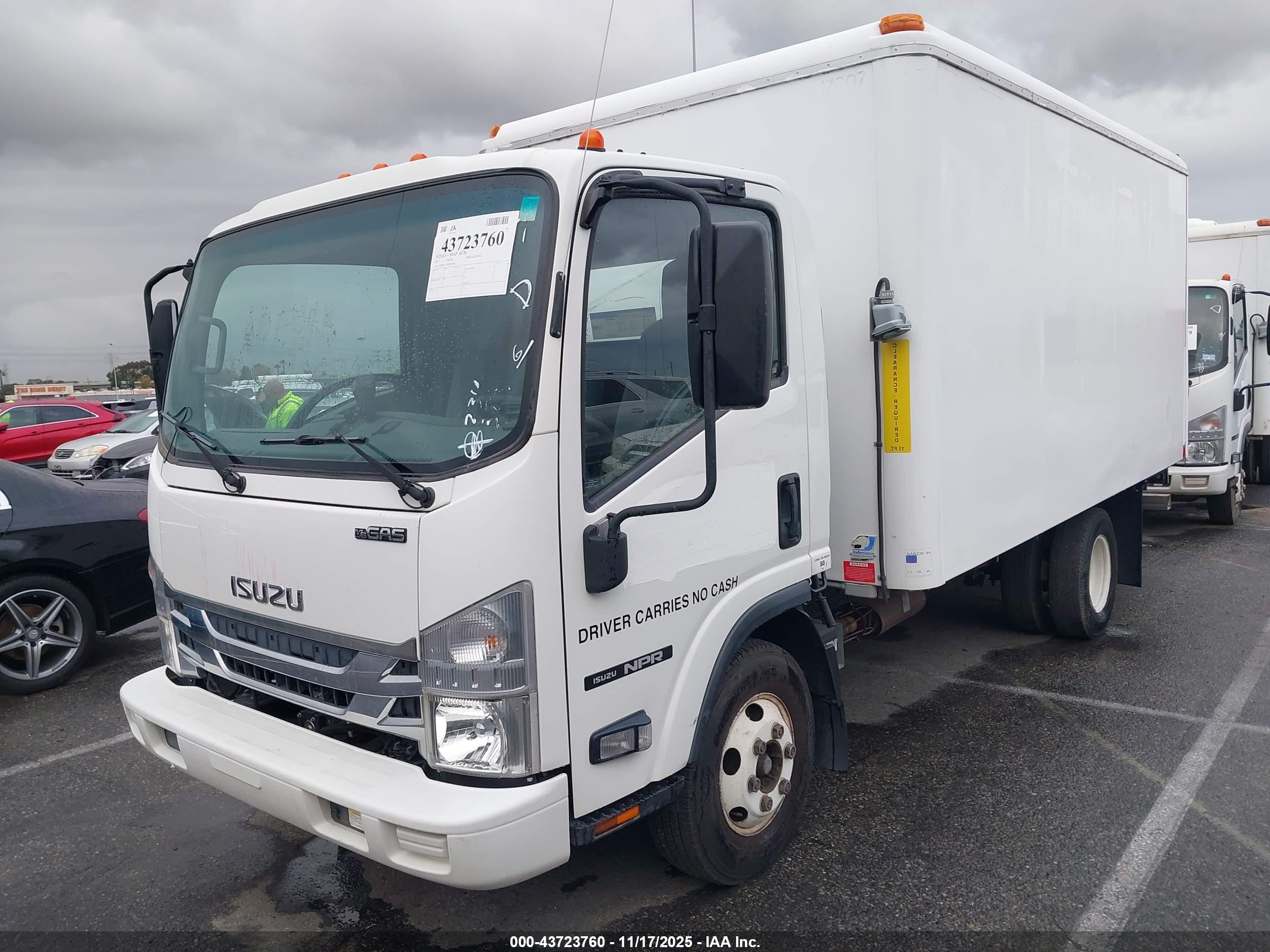 ISUZU NPR image 2