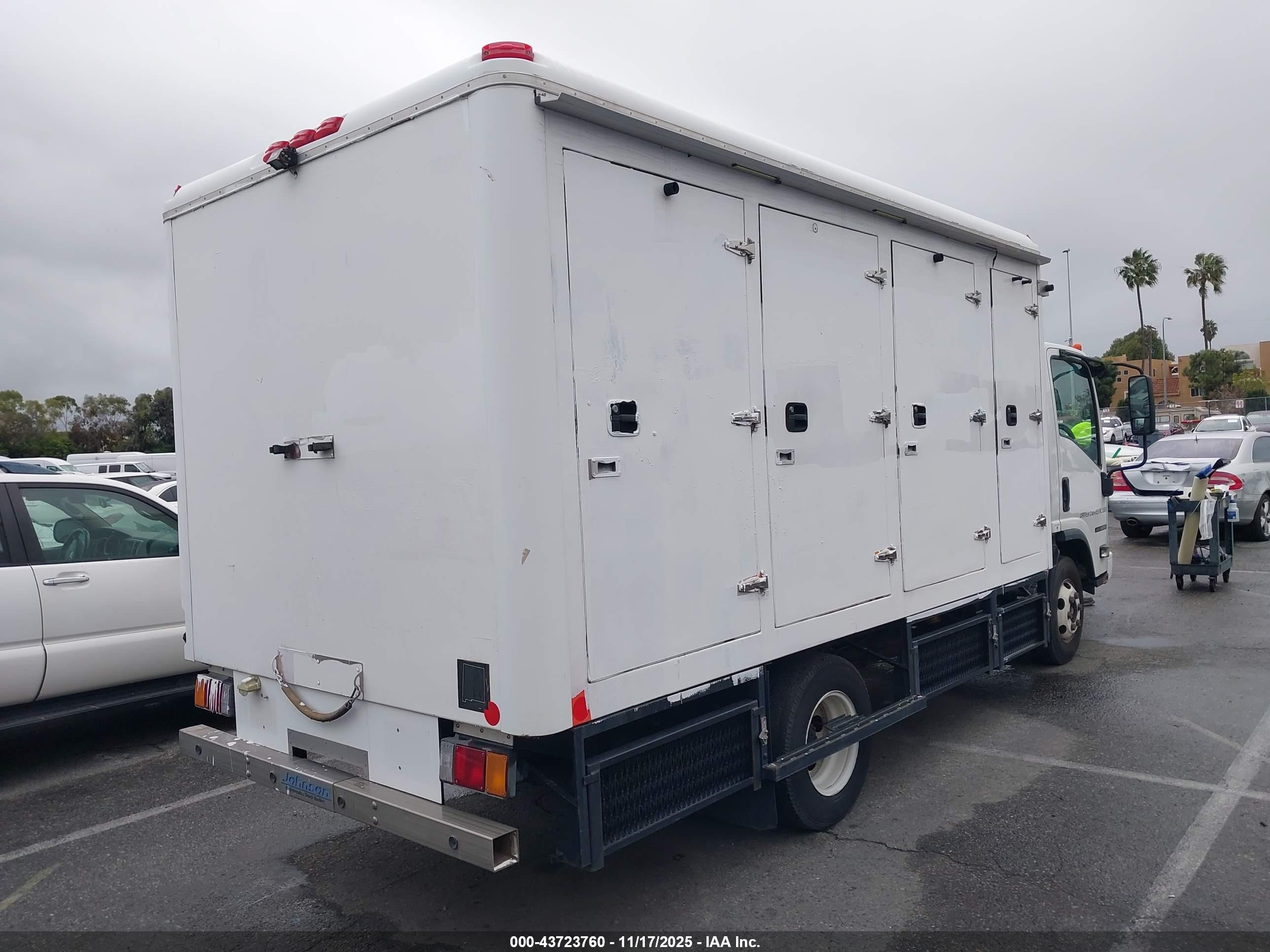 ISUZU NPR image 4