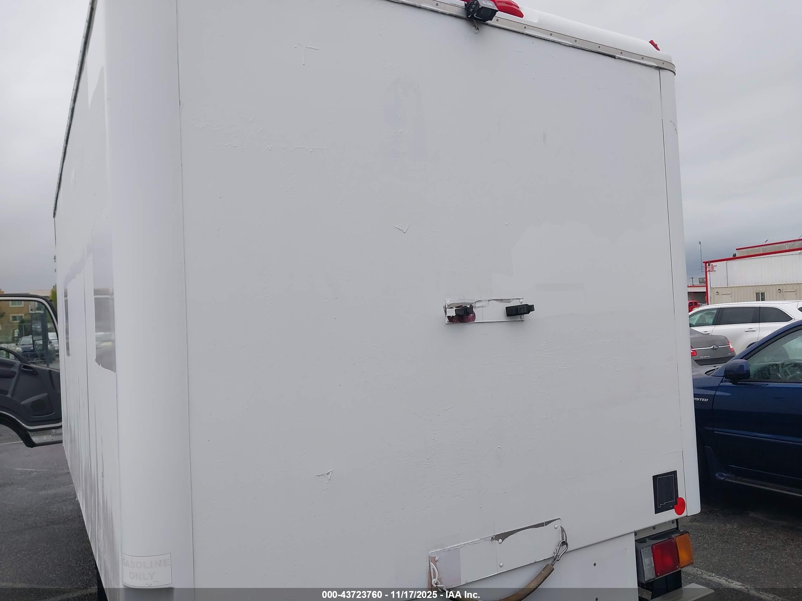 ISUZU NPR image 7