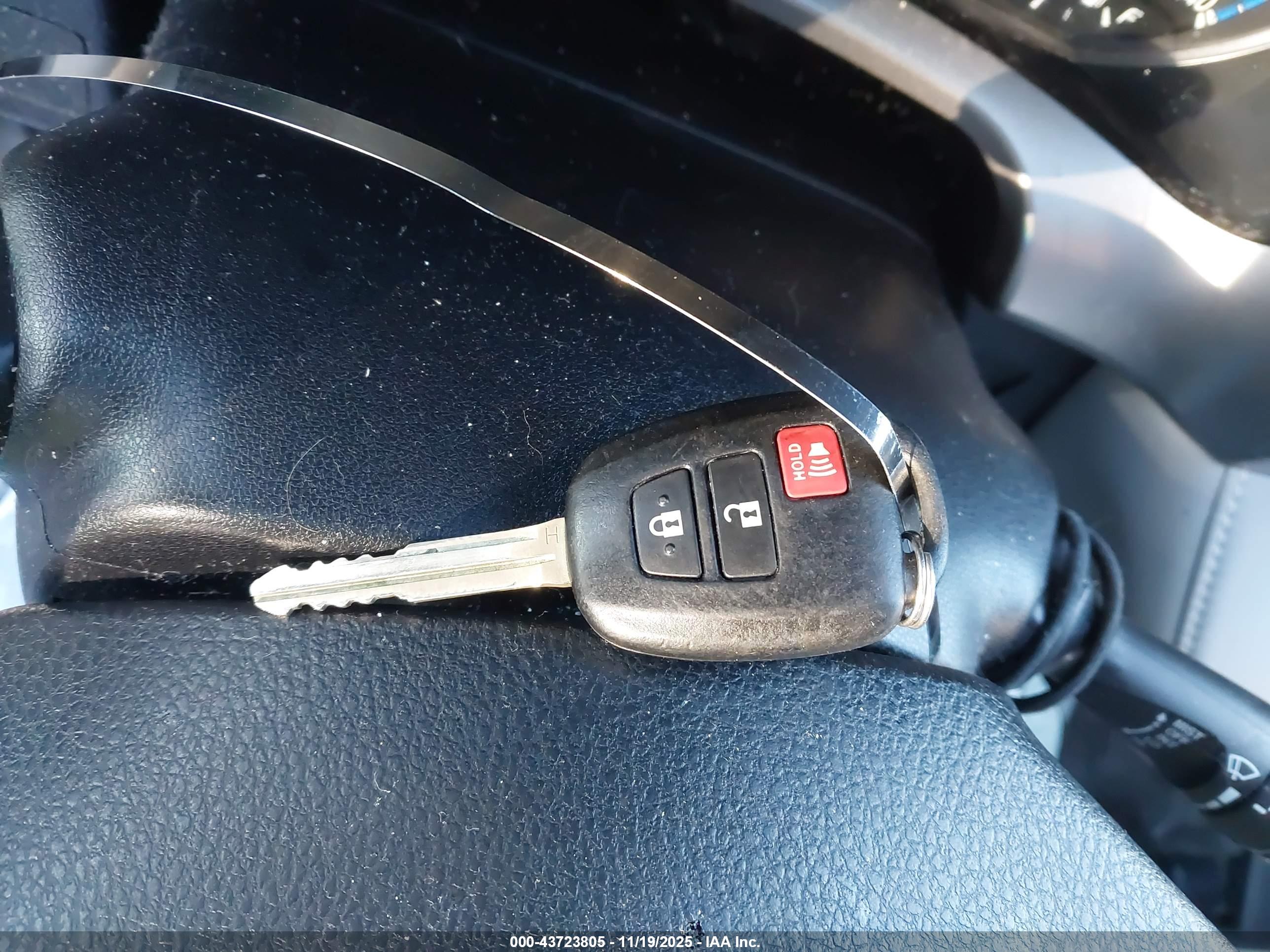 TOYOTA RAV4 image 11