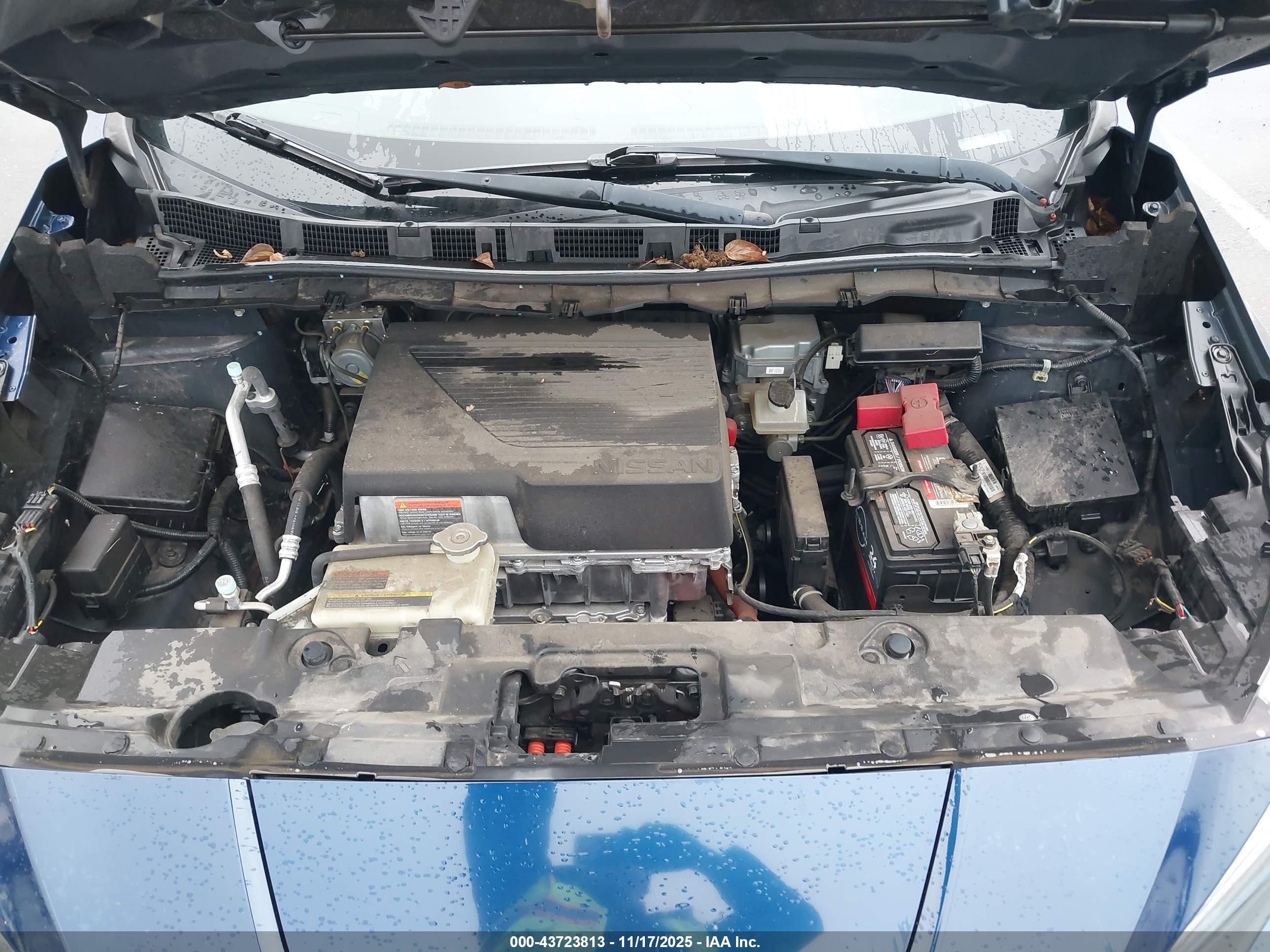 NISSAN LEAF image 10