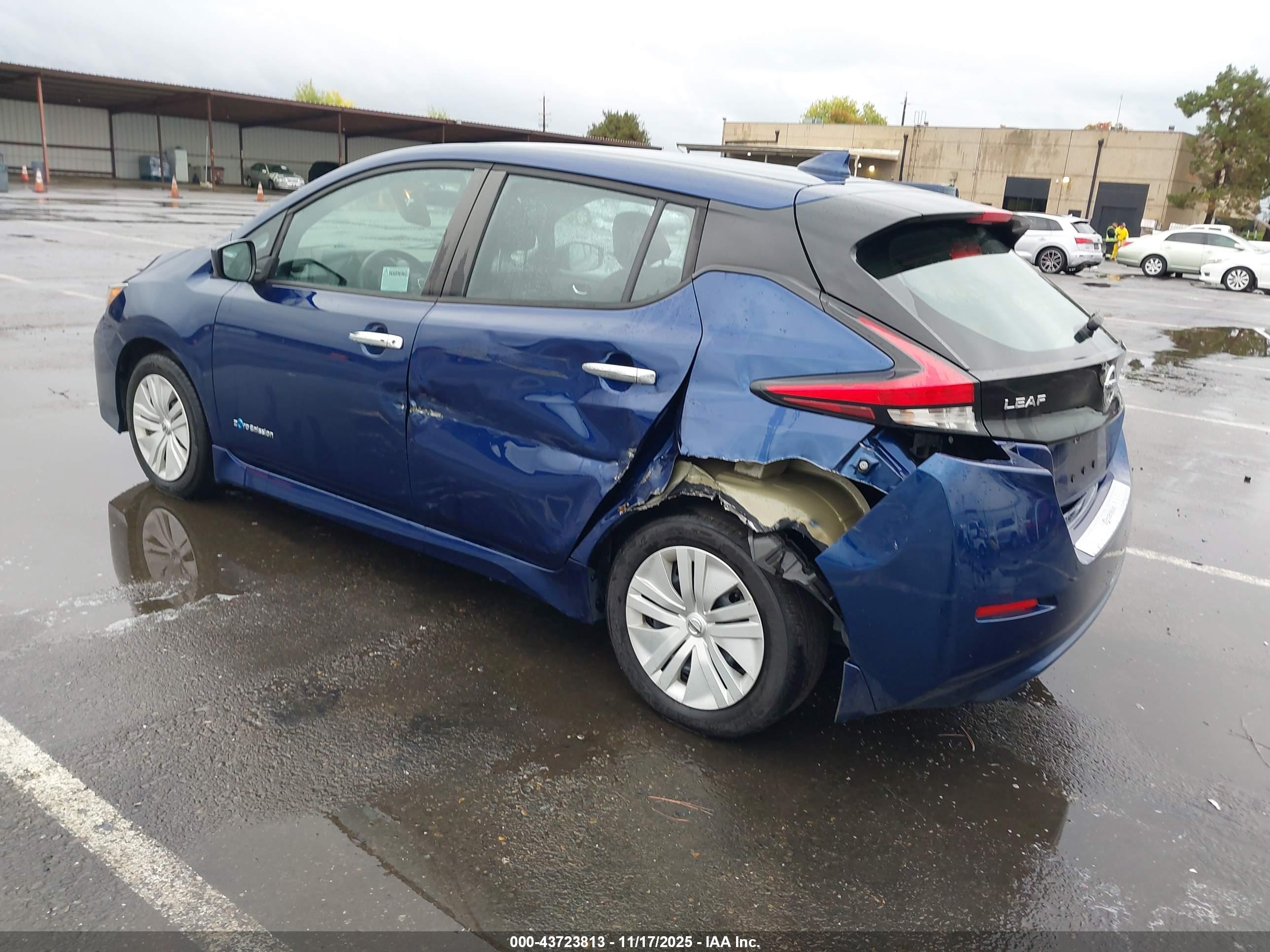 NISSAN LEAF image 3