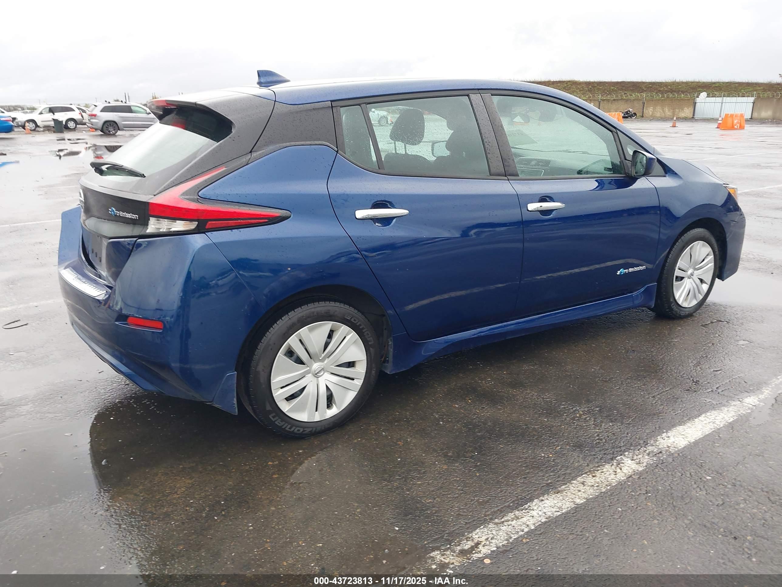 NISSAN LEAF image 4