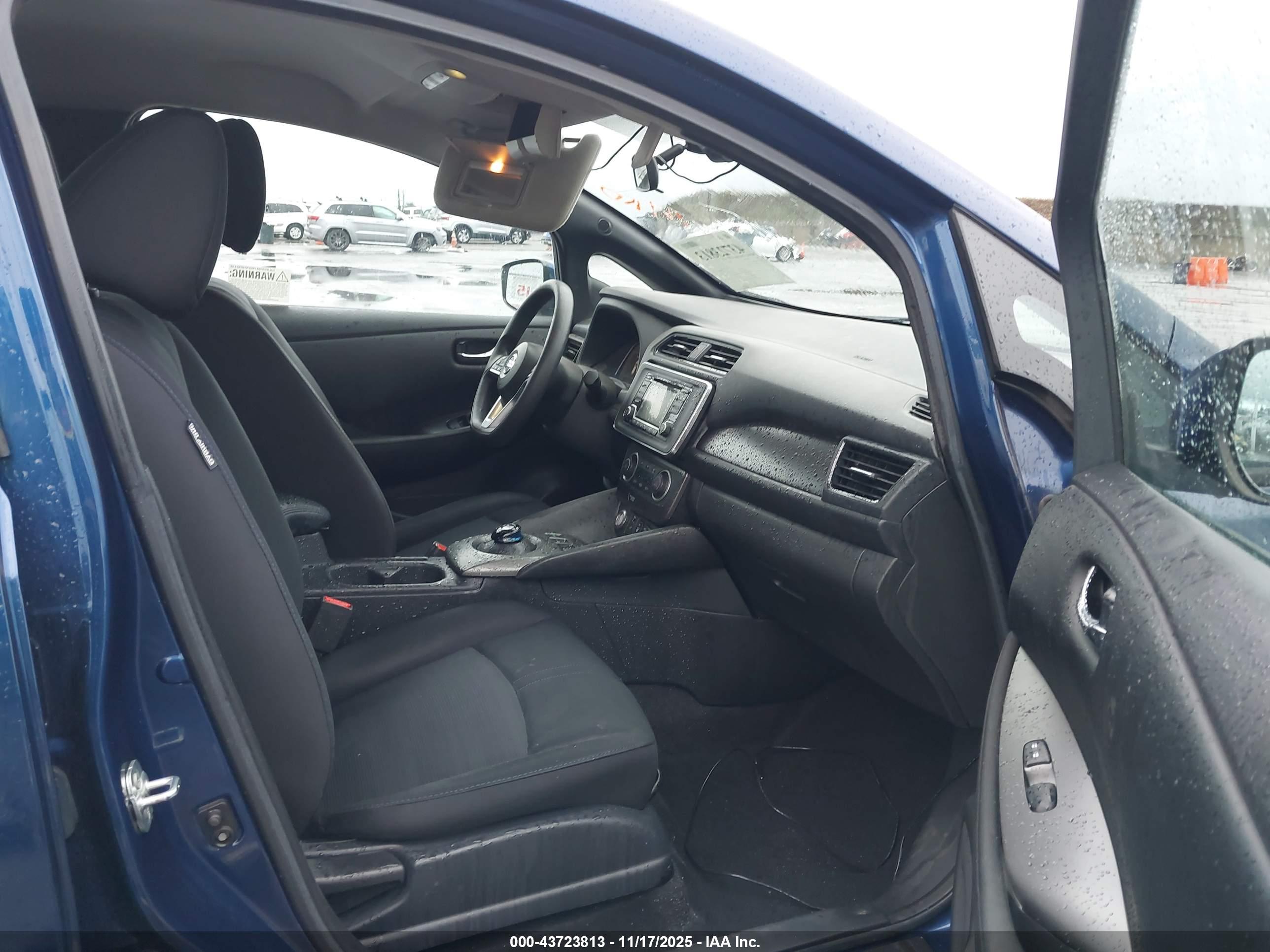 NISSAN LEAF image 5