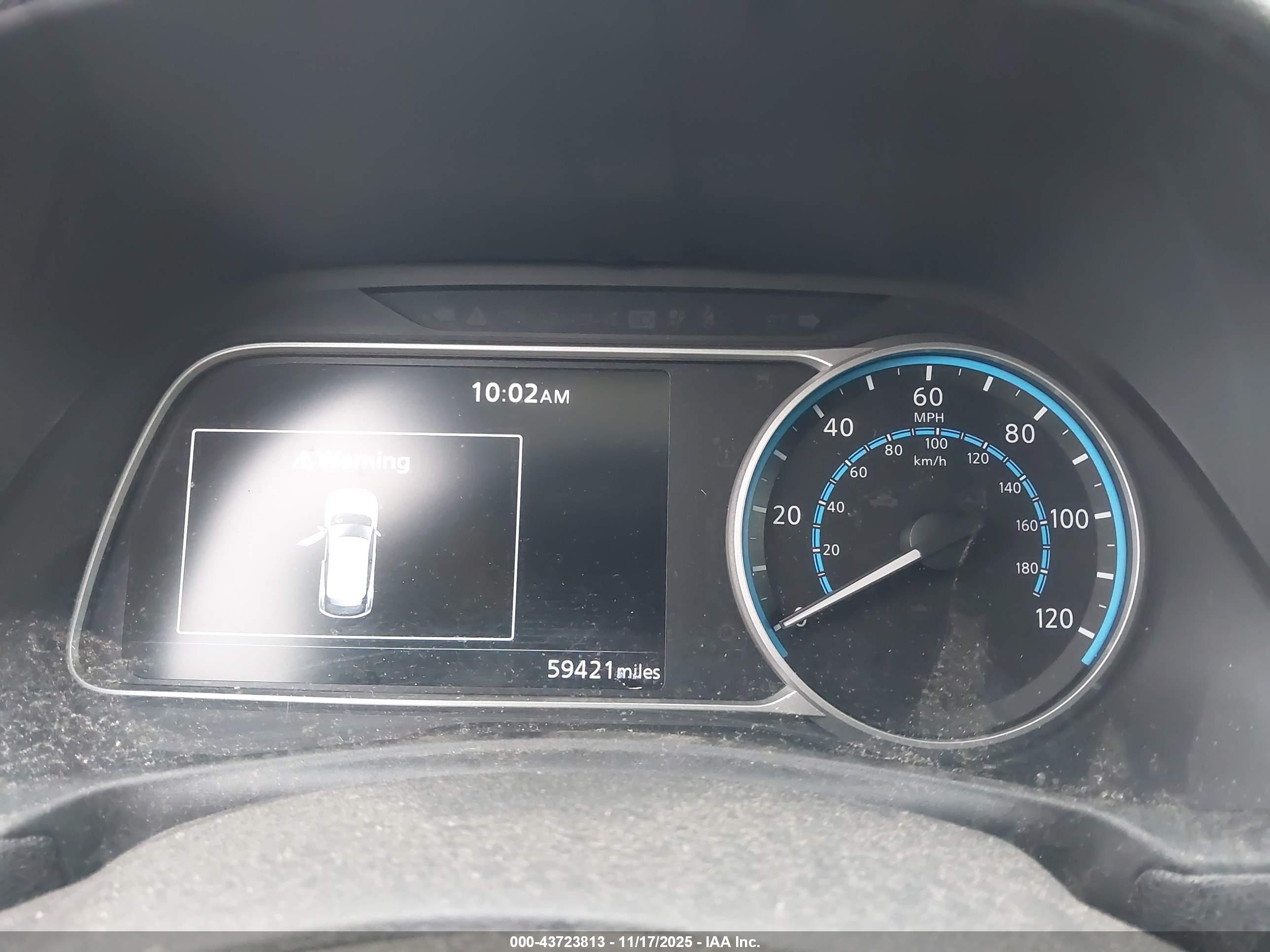 NISSAN LEAF image 7