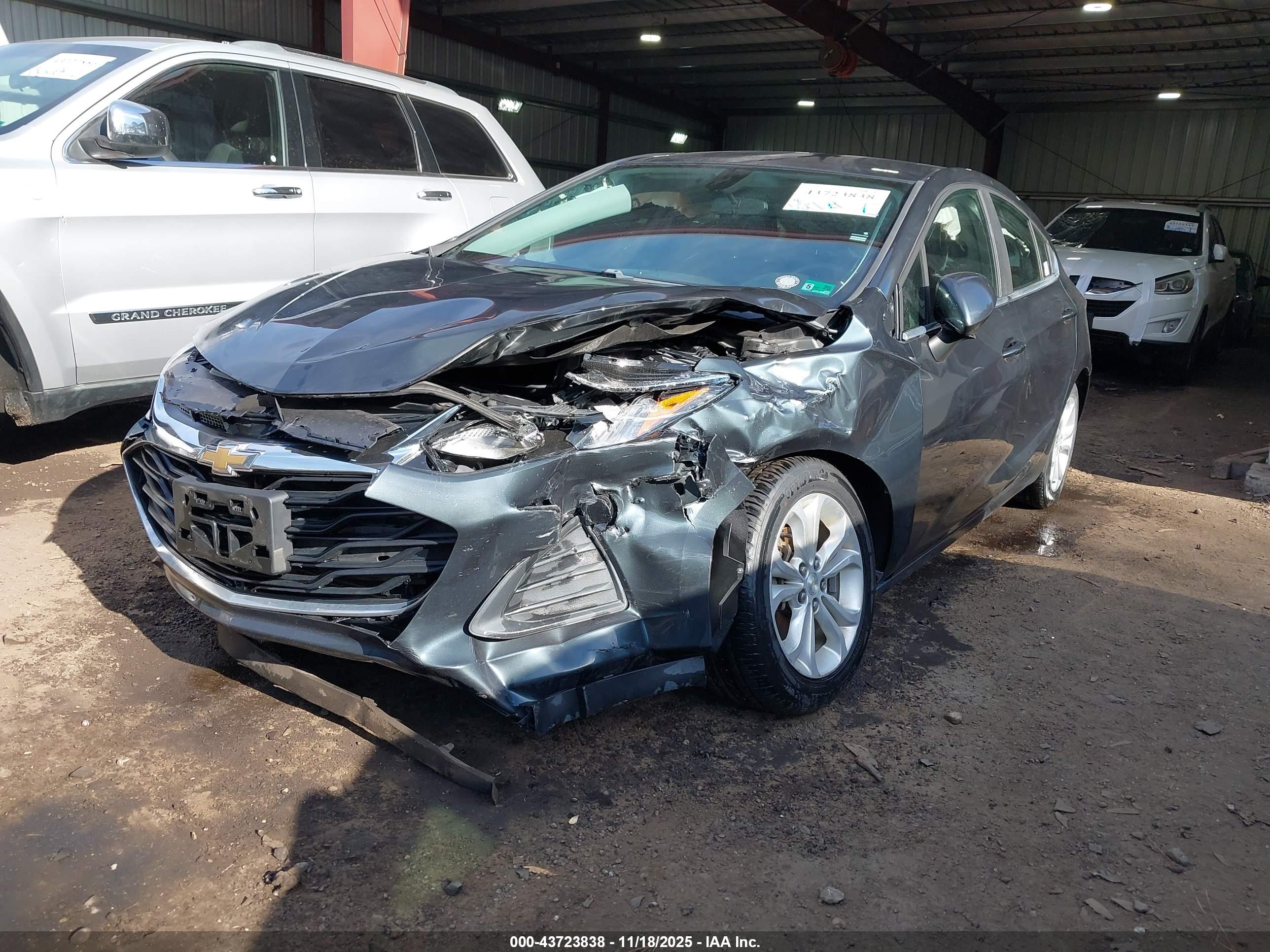 CHEVROLET CRUZE image 2