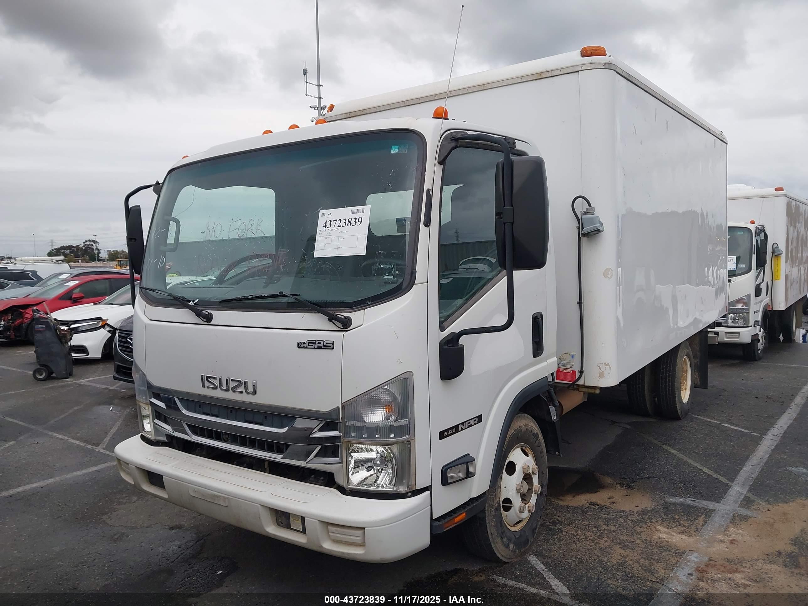 ISUZU NPR image 2