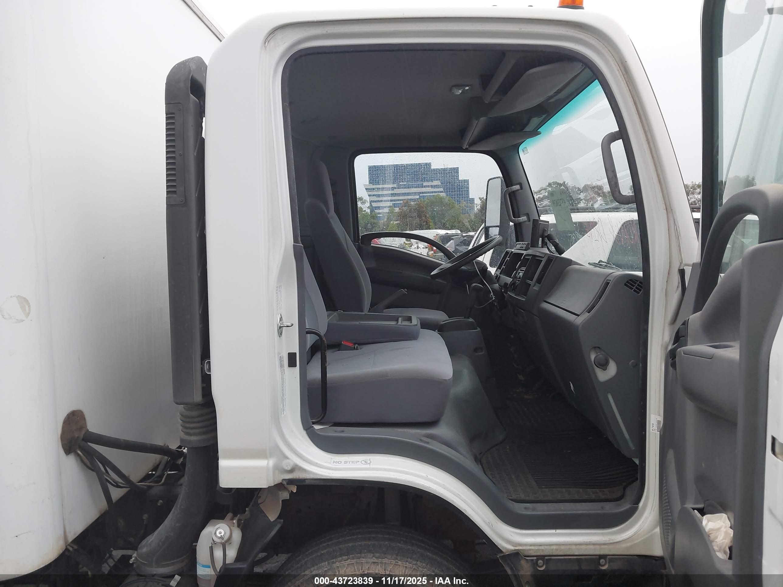 ISUZU NPR image 8