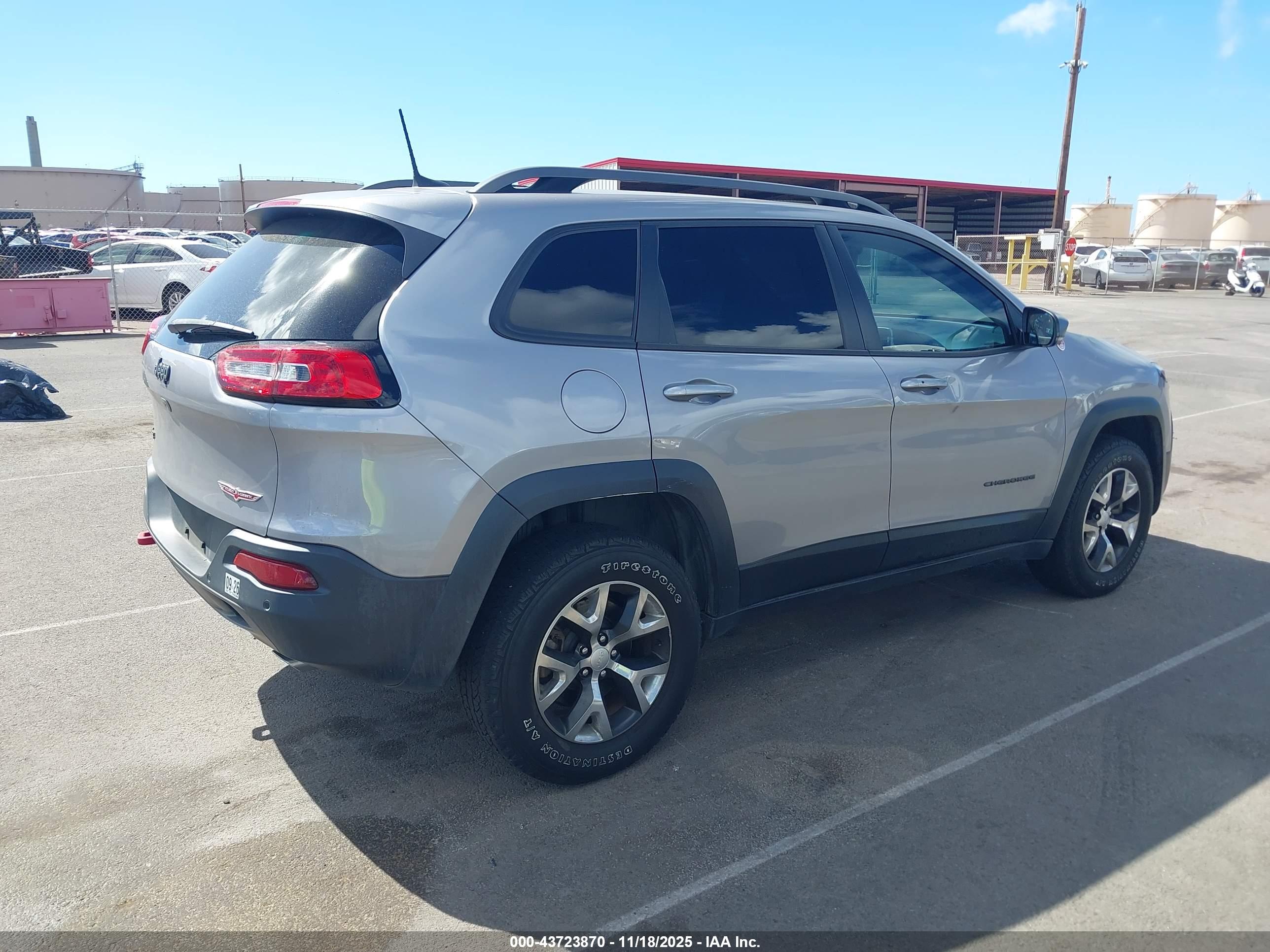 JEEP CHEROKEE image 4