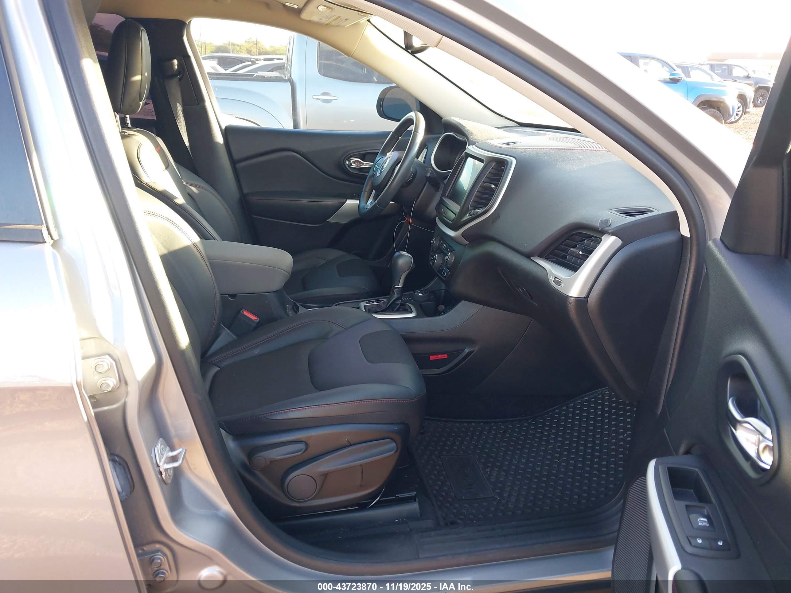 JEEP CHEROKEE image 5