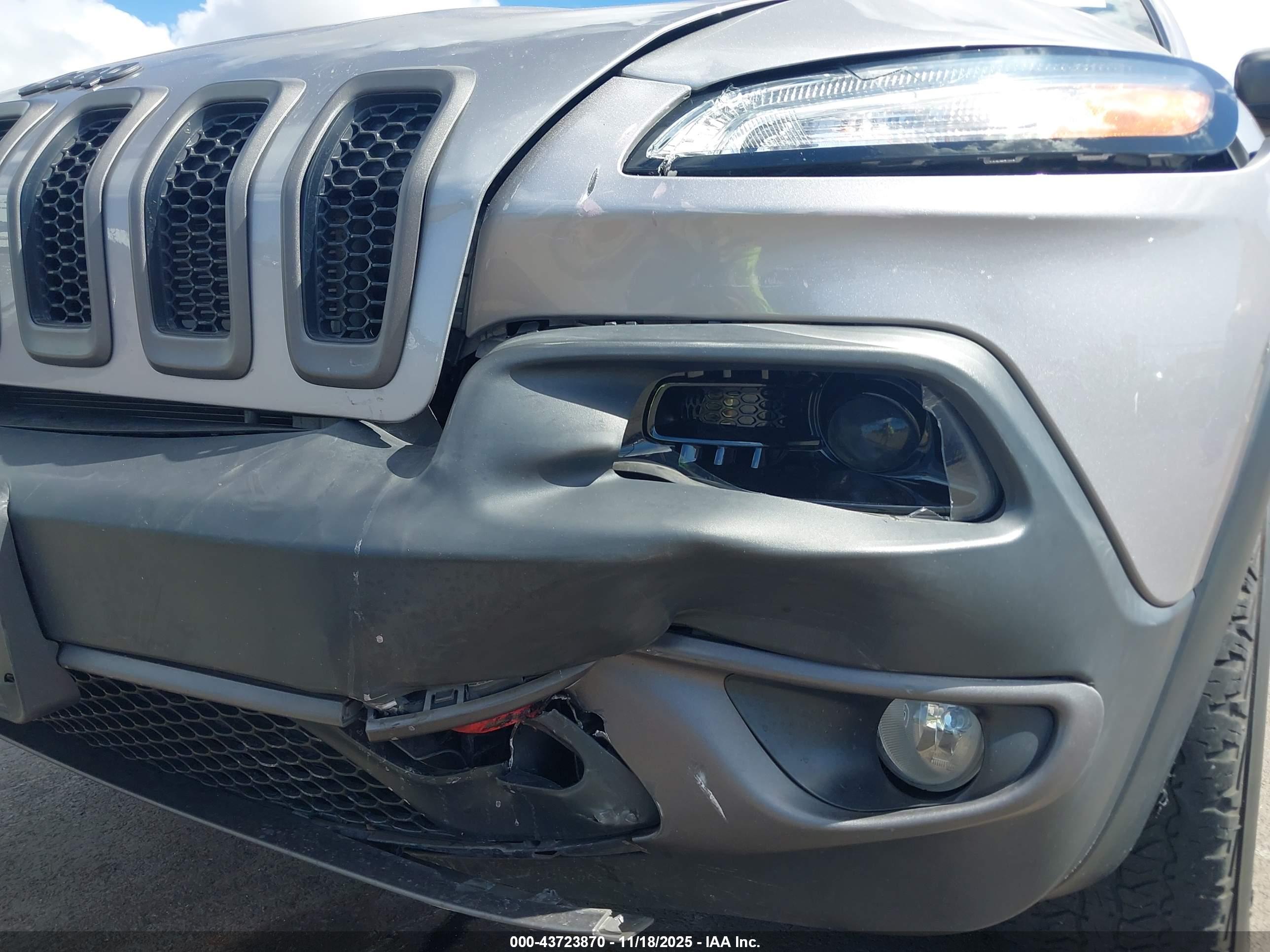 JEEP CHEROKEE image 6