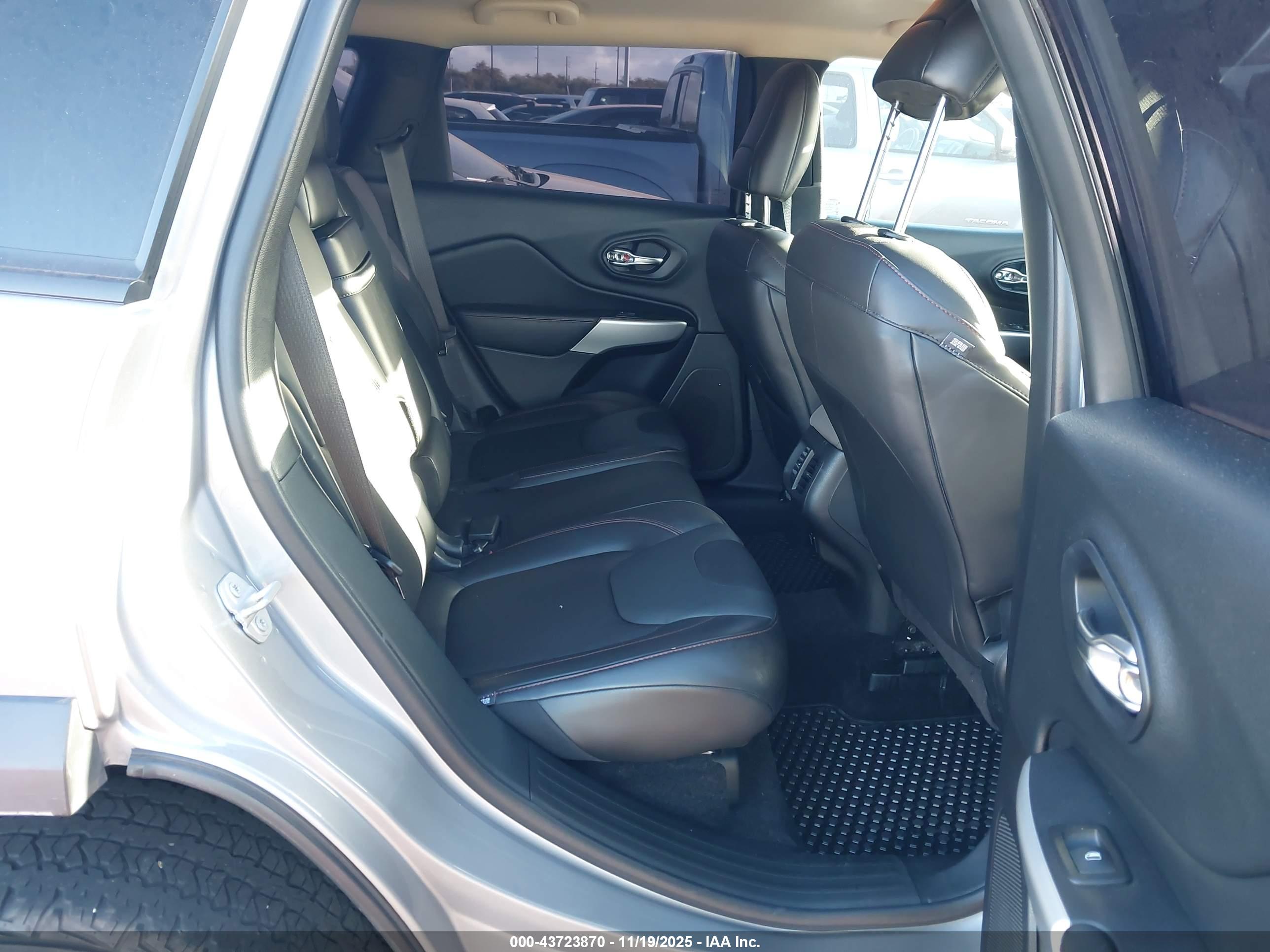 JEEP CHEROKEE image 8
