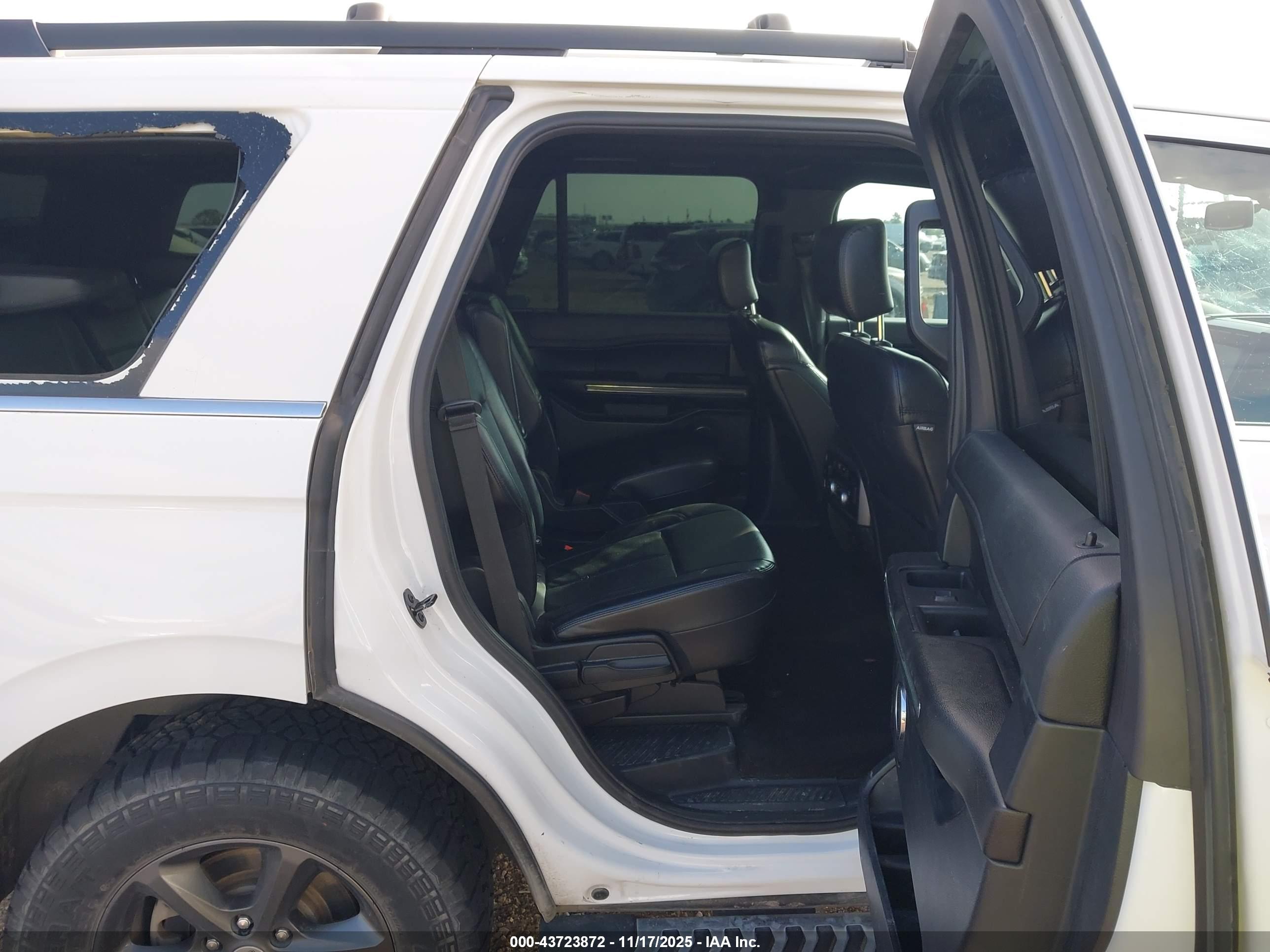 FORD EXPEDITION image 8