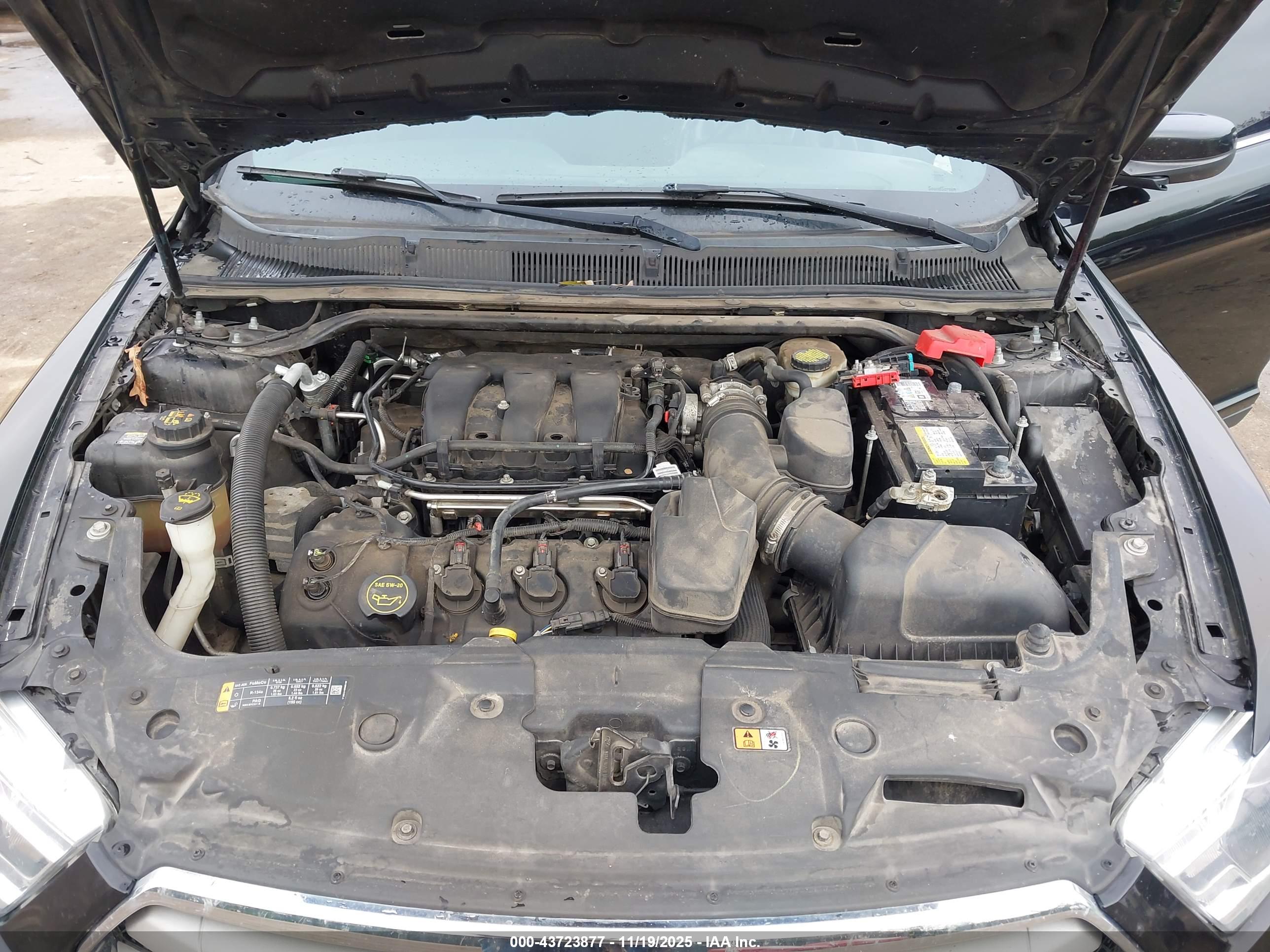 FORD TAURUS image 10