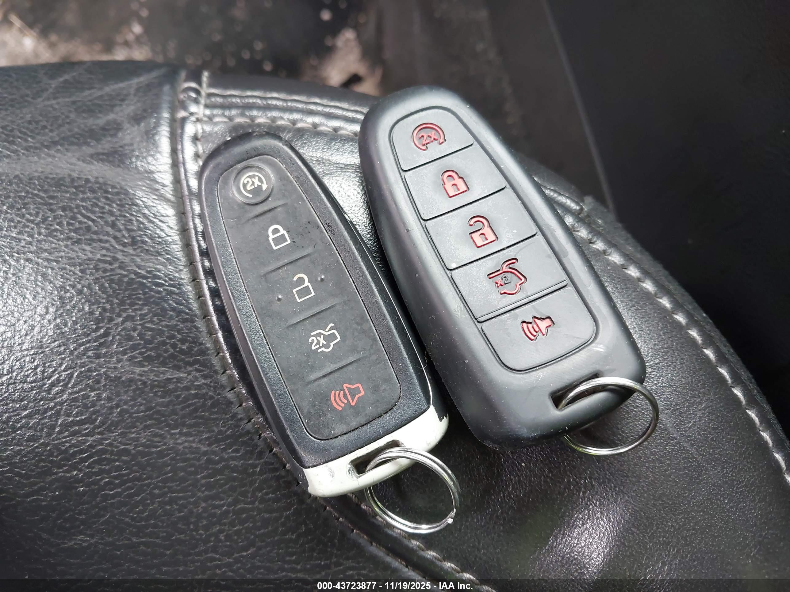 FORD TAURUS image 11