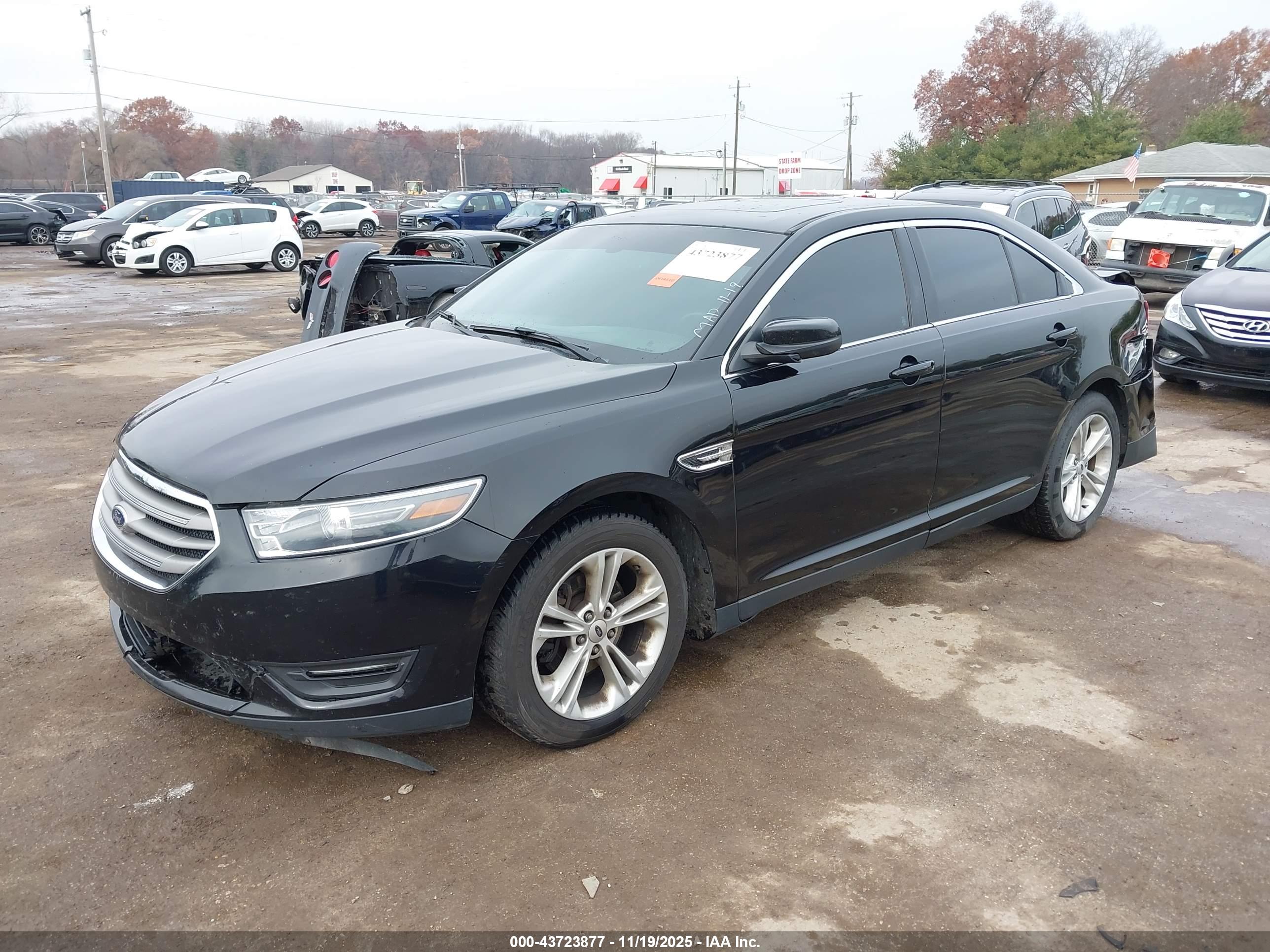 FORD TAURUS image 2