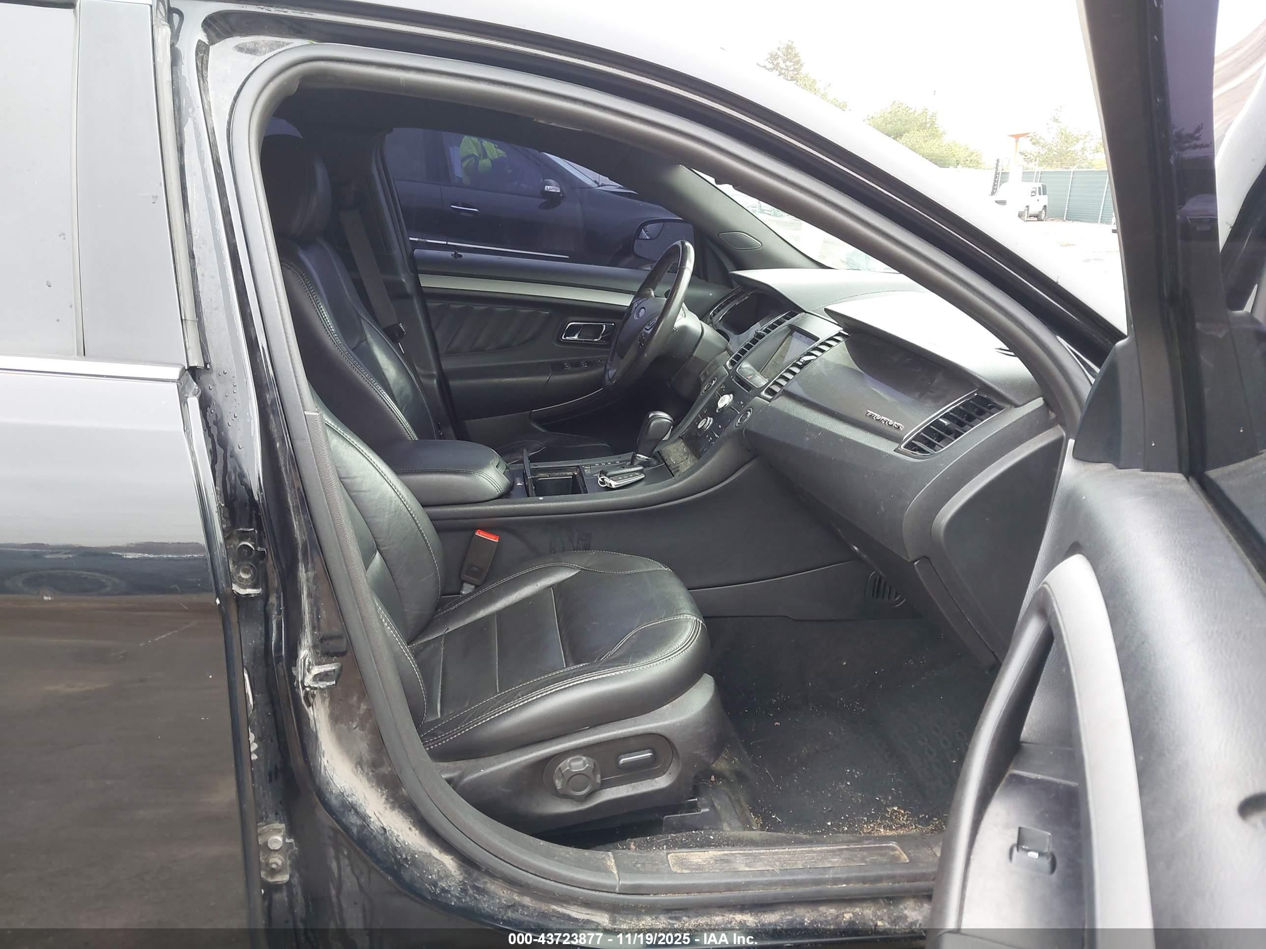 FORD TAURUS image 5