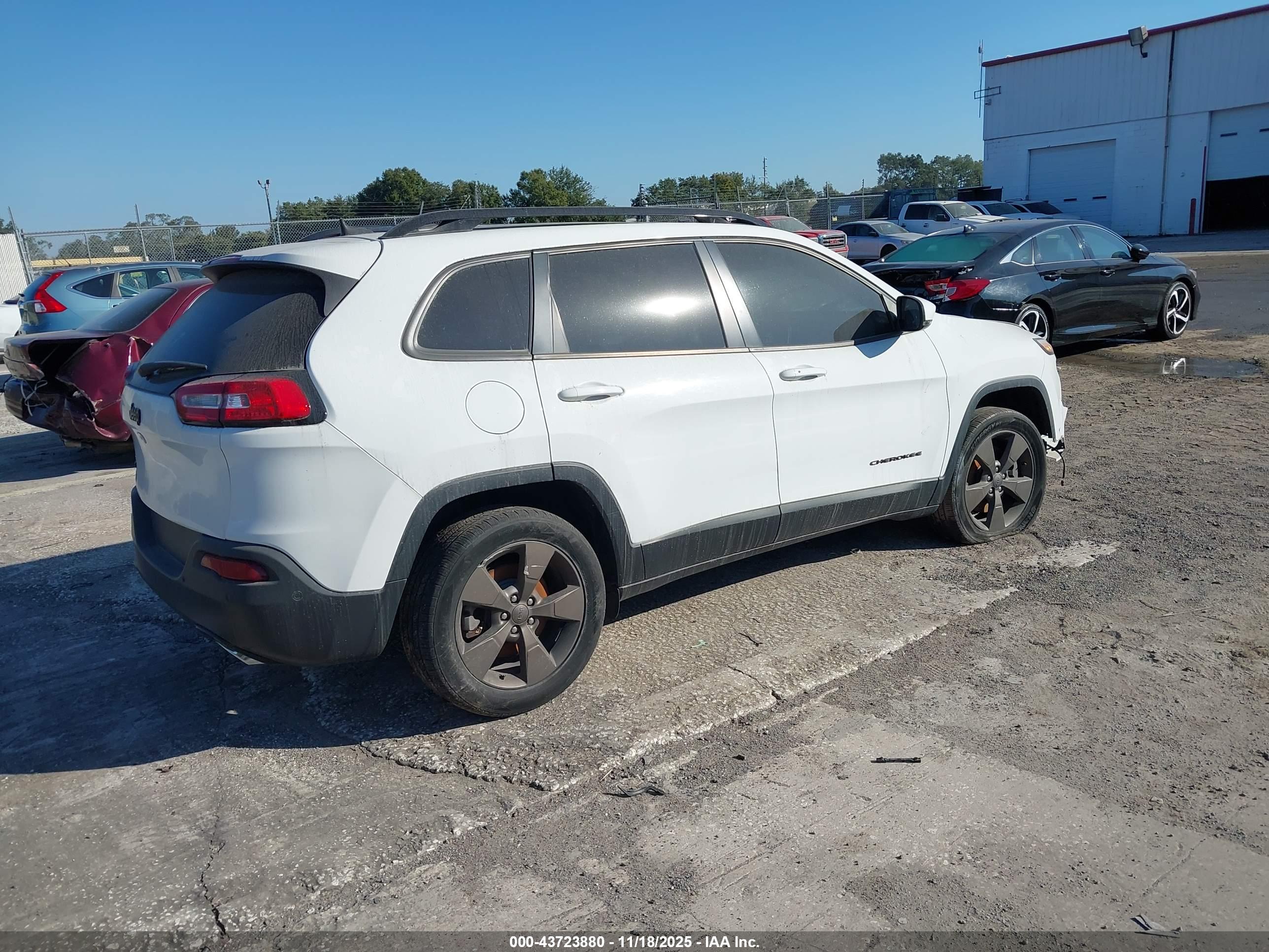 JEEP CHEROKEE image 4