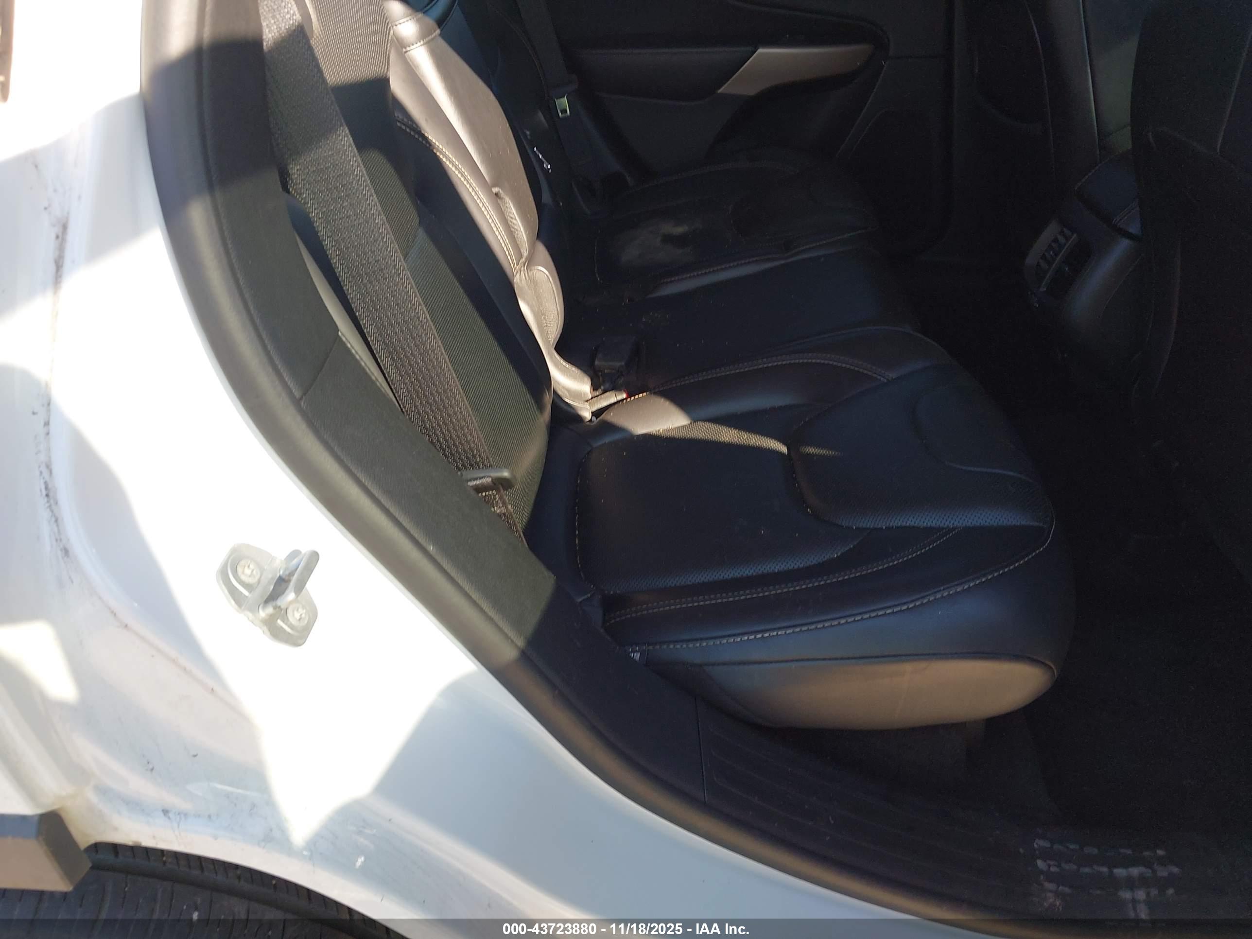 JEEP CHEROKEE image 8