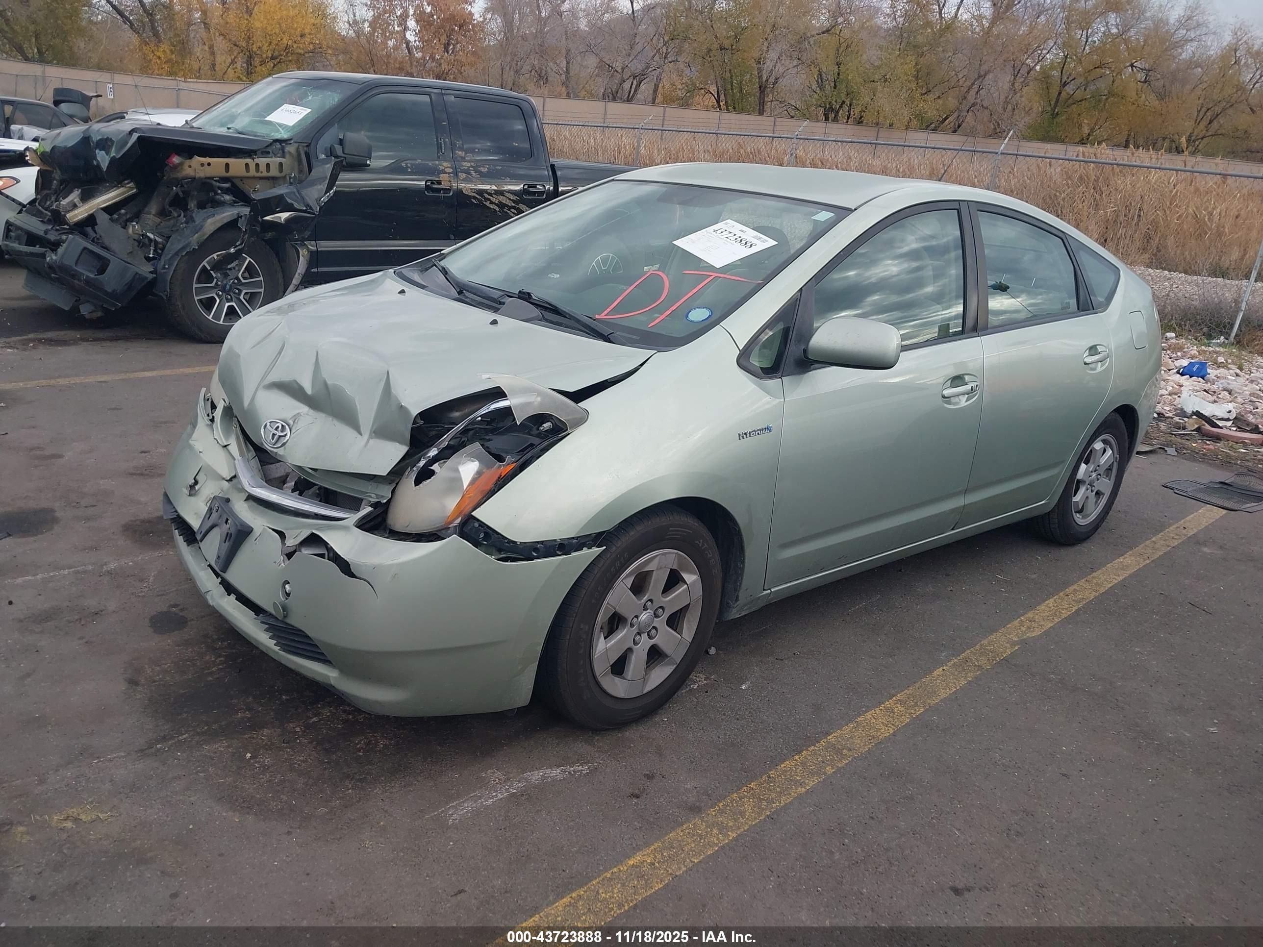 TOYOTA PRIUS image 2