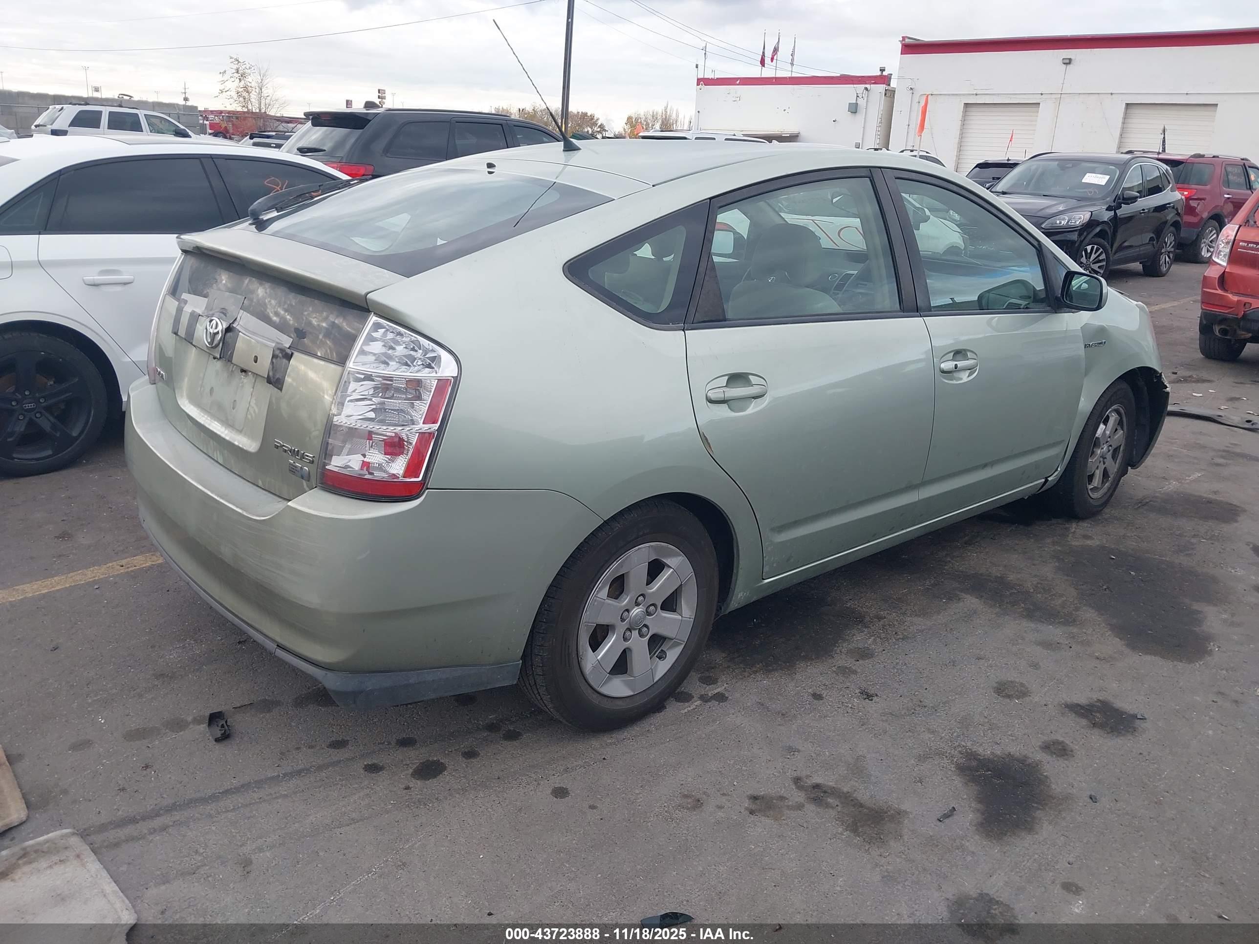 TOYOTA PRIUS image 4