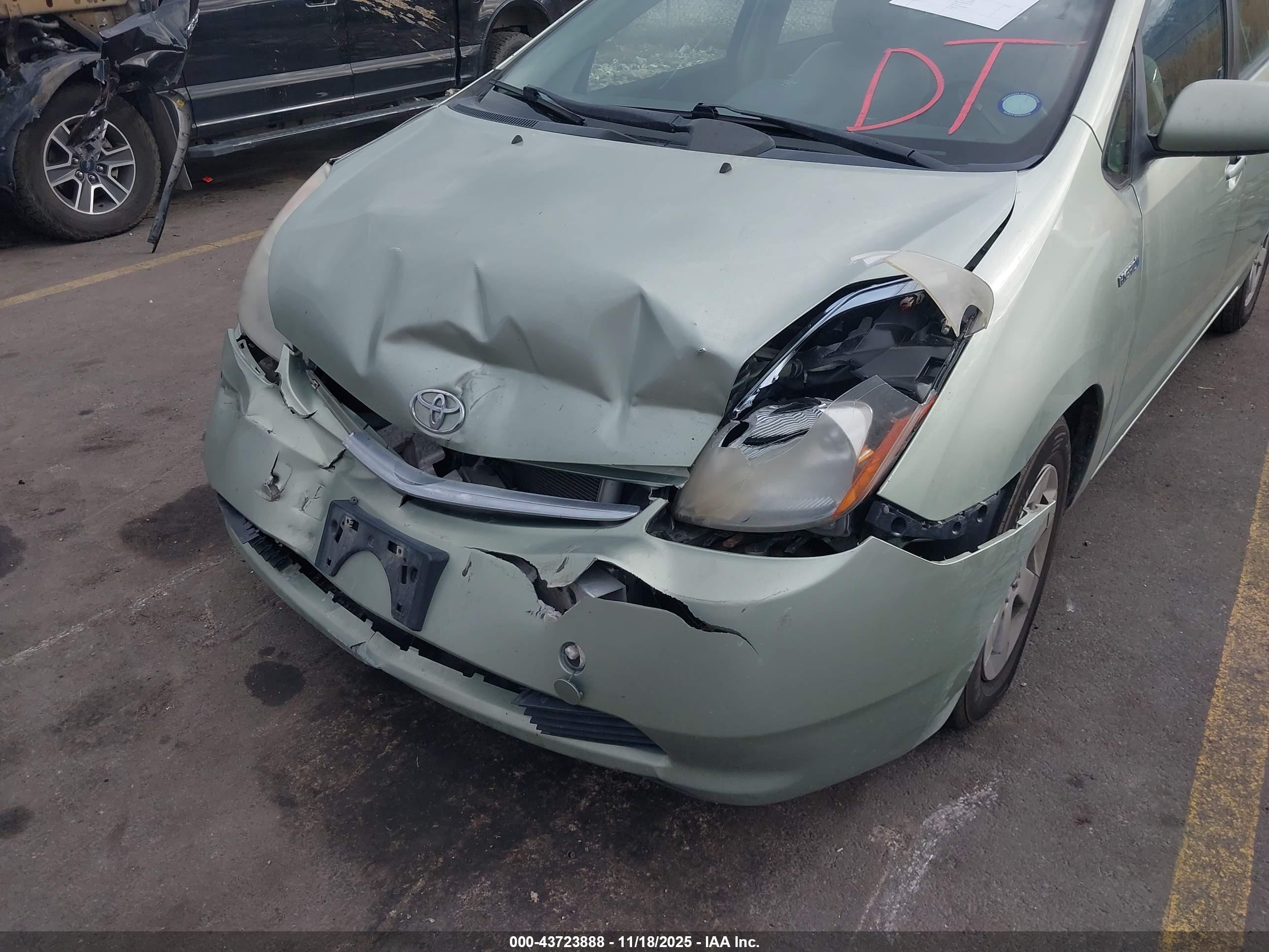 TOYOTA PRIUS image 6